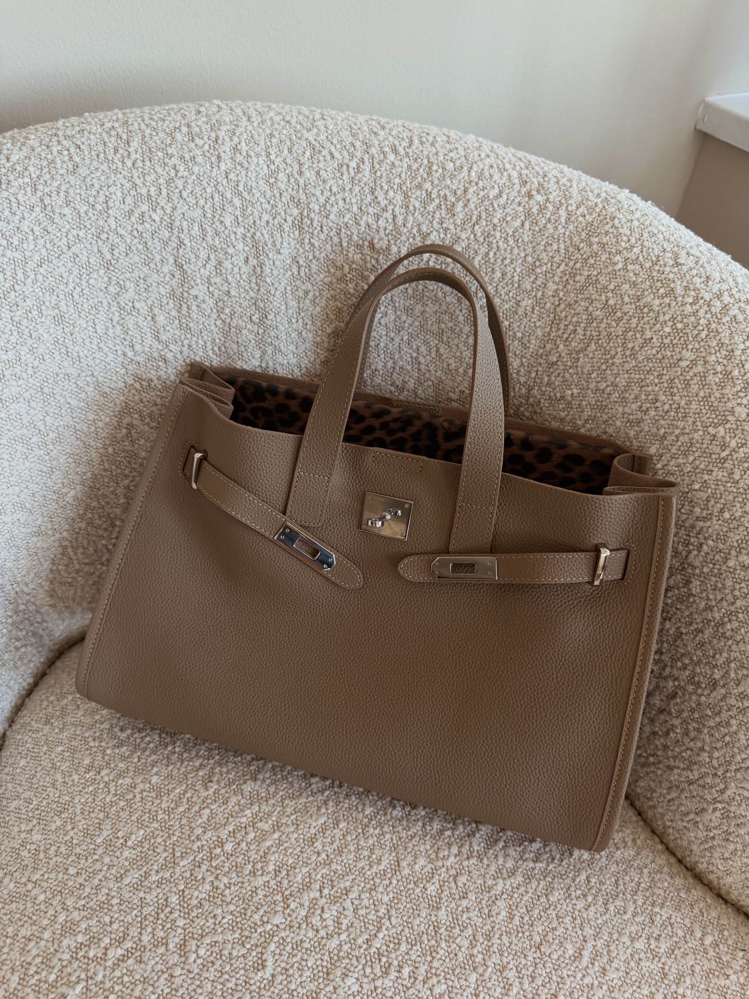 Amazon work tote that looks designer! Super roomy, fits my 14” laptop, large ring agenda, small gadgets, phone, journal and pens!

#LTKmomlife #LTKWorkwear #LTKOver40