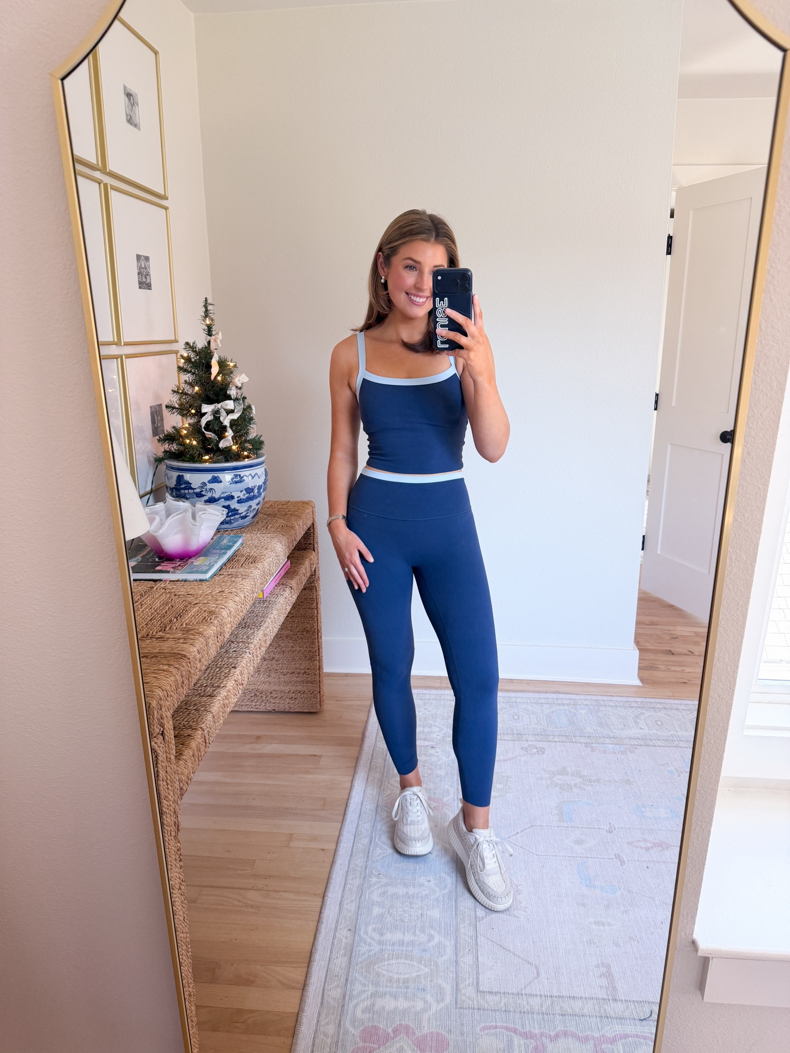 Cute workout set! Wearing a S in both!