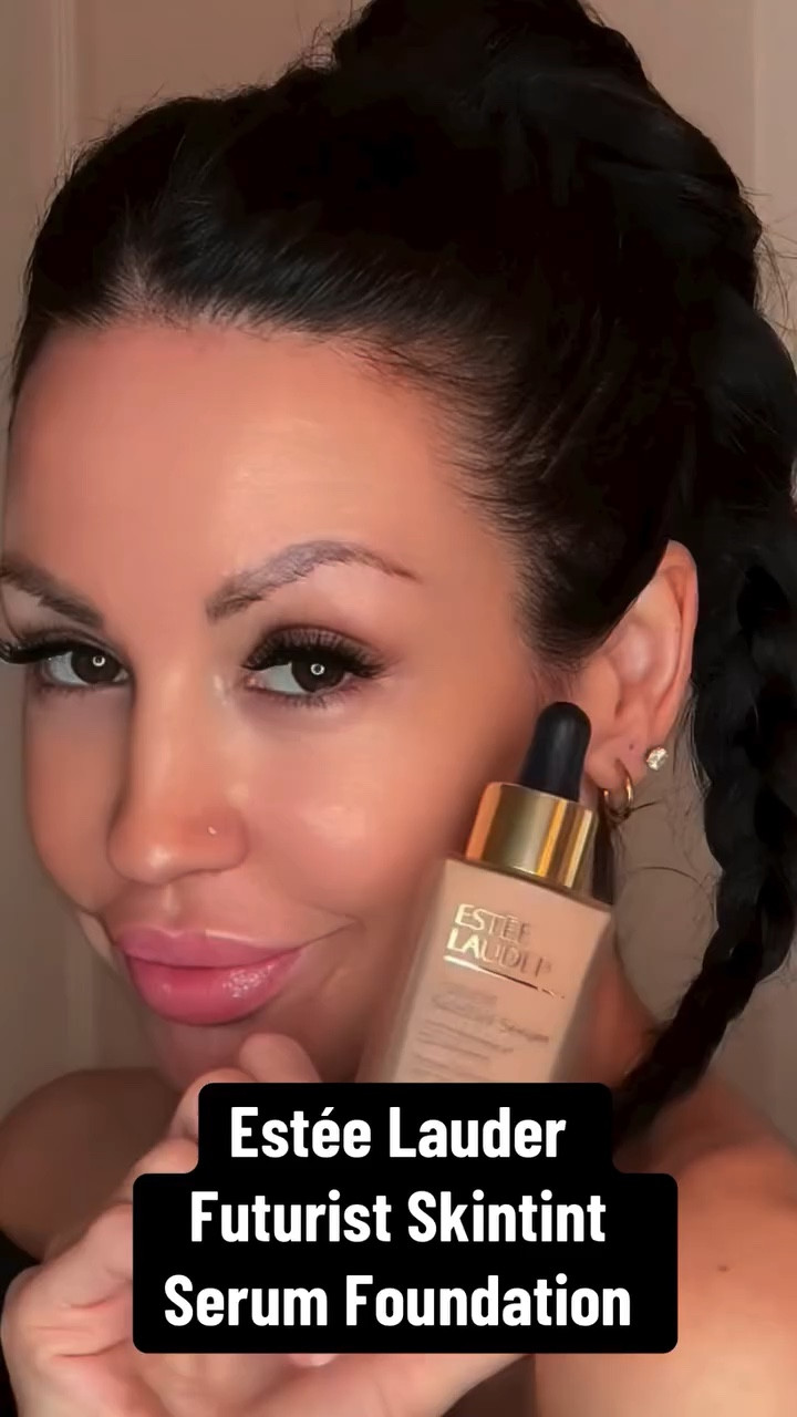 Estee Lauder’s Futurist Skintint Serum Foundation and Futurist Primer are so beautiful and lightweight they also have skin enhancing ingredients in them and SPF 20 in the skintint. They are perfect for those no make up make up days to achieve that Beautiful Sunkissed Glowy Skin 💖

@esteelauder 
#esteelauder 
#giftedbyesteelauder 
@communityxseen 
#communityxseen 
#spf #nomakeuplook #futuristskintint #futuristskintintserum #futuristskintintreview #futuristskintintserumfoundation
