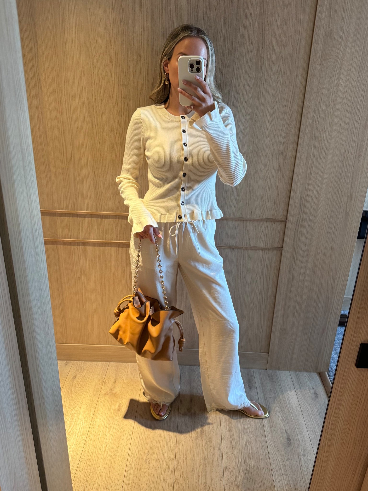 Comfy weekend look- such an easy outfit when I went shopping to try clothes too. An easy layering outfit as we go into Autumn 

#LTKautumn #LTKuk #LTKeurope