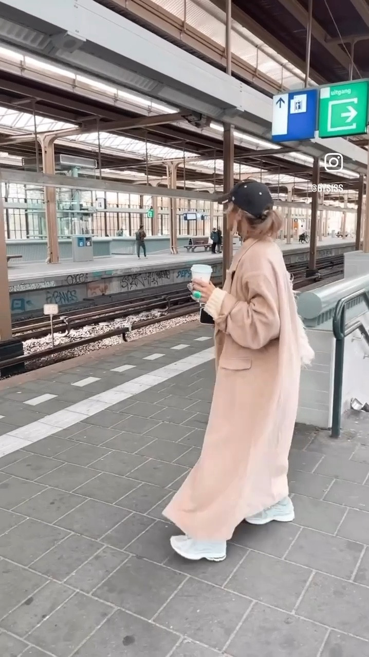 Oversized coats and shiney black leggings 💕💕
Streetstyle, faux fur coat, coat, winter coat, fall style 

#LTKFindsUnder100 #LTKStyleTip #LTKVideo