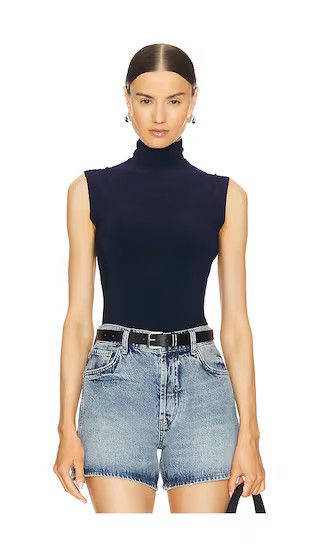 Norma Kamali Slim Fit Sleeveless Turtleneck Top in Navy. Taglia L, M, S, XS, XXS. | Revolve Clothing (Global)