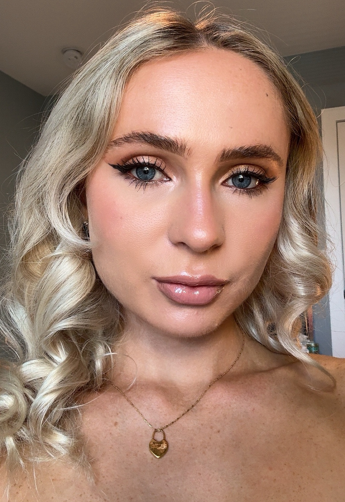 Golden glam makeup look ✨🌟 tutorial on YT @augustahaynes


#LTKBeauty