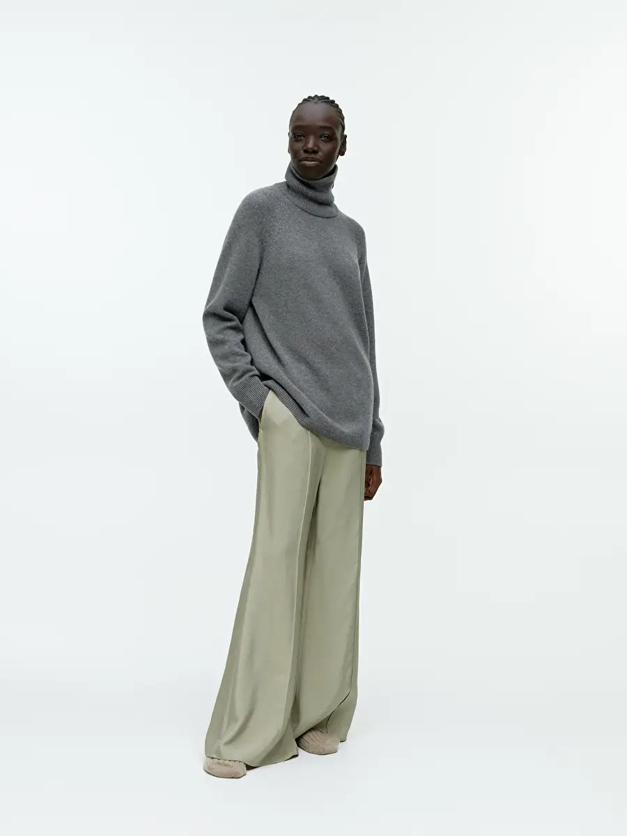Roll-Neck Cashmere Jumper | ARKET (US&UK)
