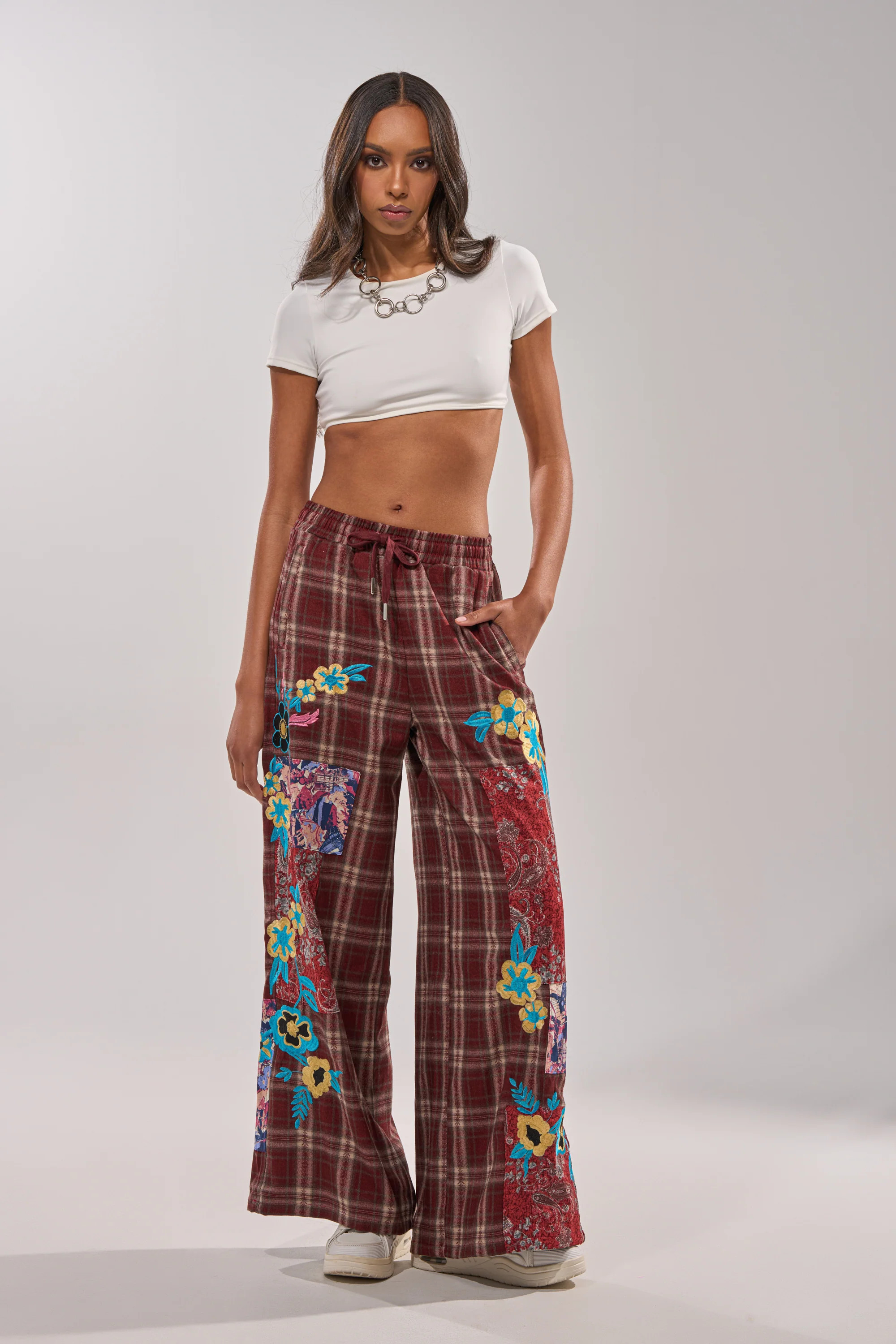 AKIRA Kriysta Floral Patch Plaid Pants | Size Small | AKIRA