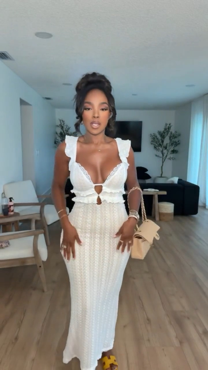 Scroll to shop this elegant white maxi dress 🤍

A statement dress like this is the kind you keep forever—timeless, flattering, and easy to restyle for different occasions so your cost per wear keeps dropping.

Perfect for bridal events, vacations, date nights, and special occasions.

📏 Measurements: 5’4”, 140 lbs, 34D bust, 27” waist, 40” hips

Follow me on Instagram and YouTube @kirasfashionfinds

  



#LTKootd #LTKgrwm #LTKmomlife