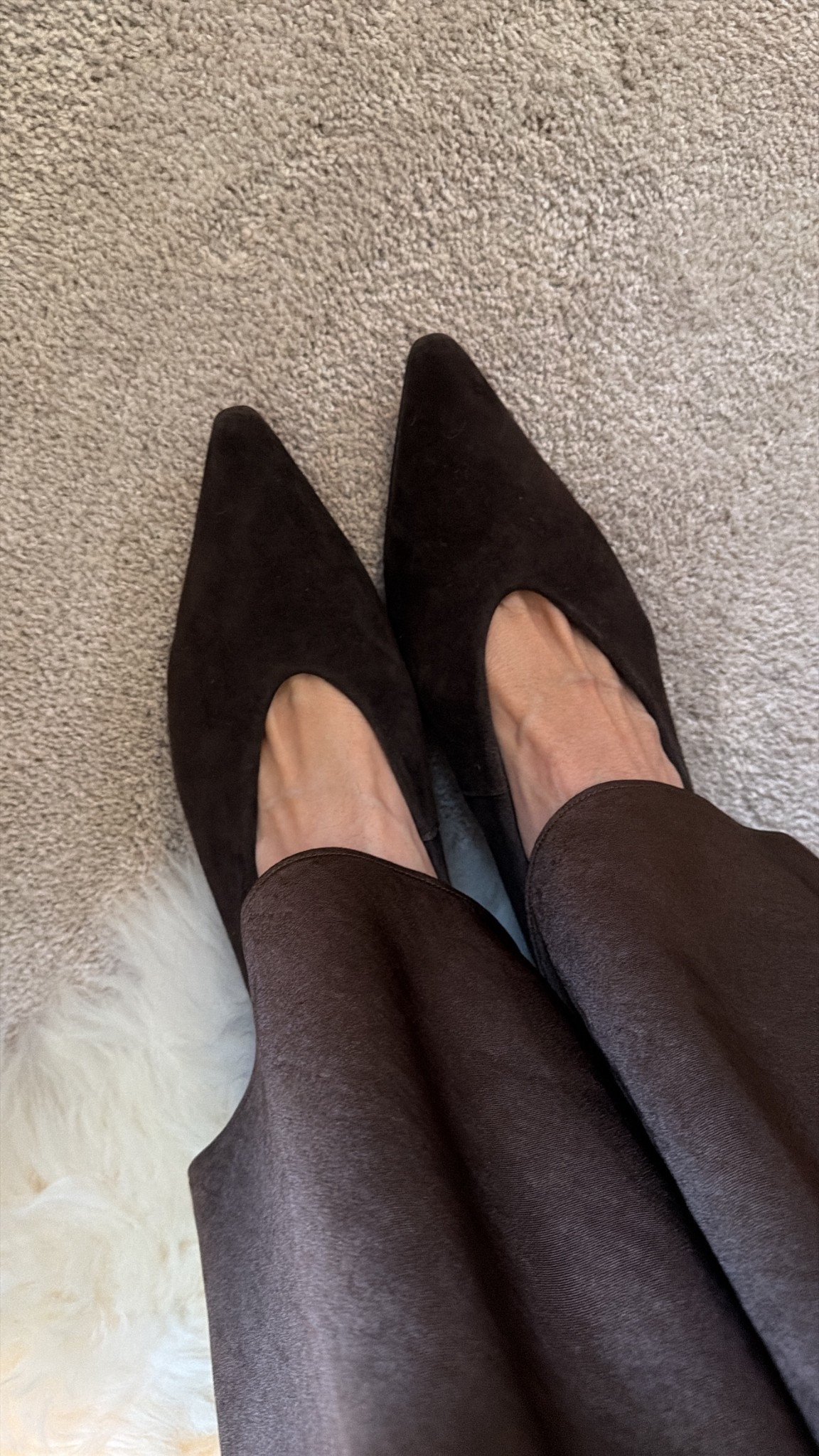 The most perfect low brown suede heels. Grab them 40% OFF with code LETSGO.



#LTKCyberWeek #LTKgrwm #LTKHoliday