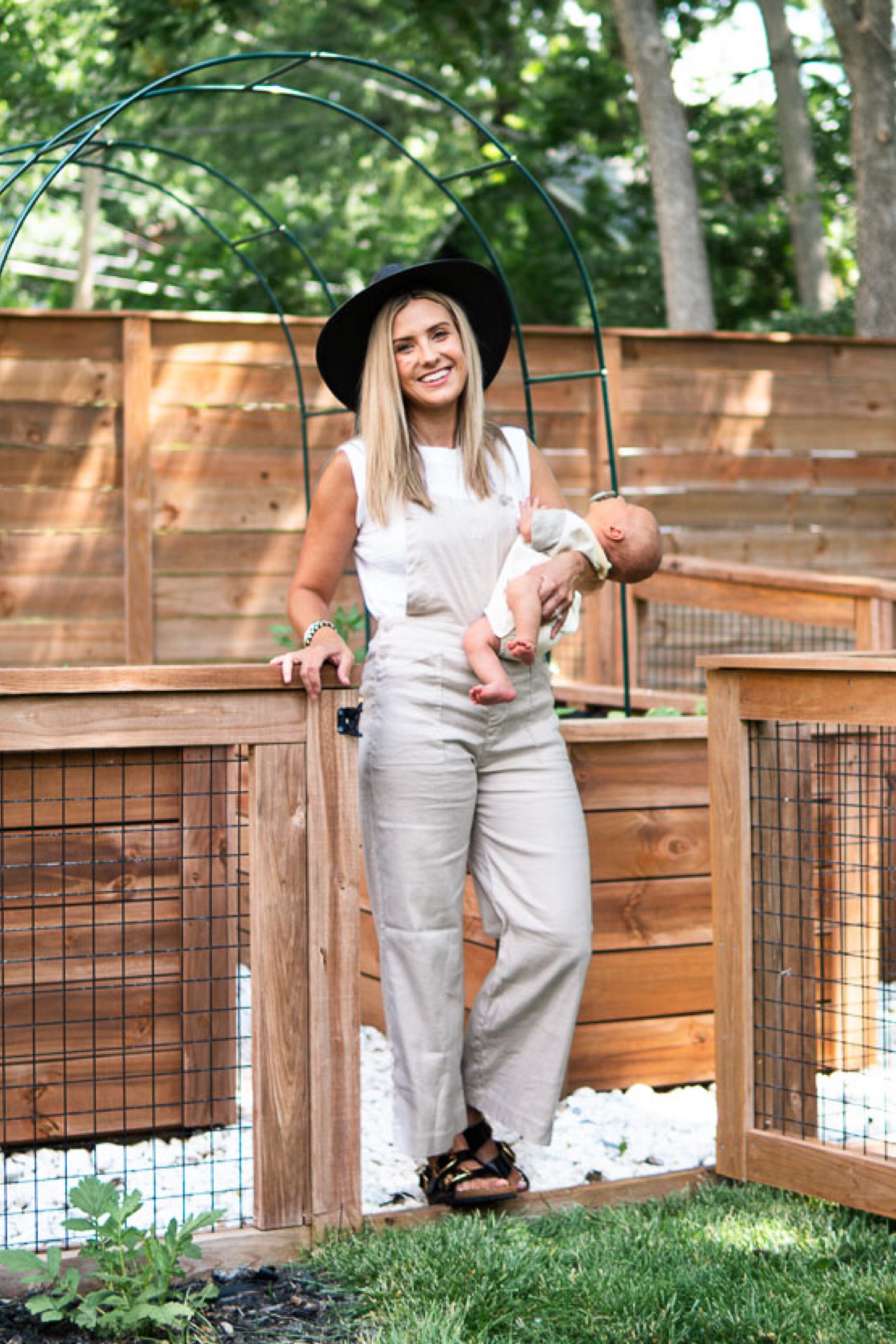 6 weeks postpartum & loving how I FEEL I’m lightweight Tencel overalls and this organic cotton tee. Paired it with some Birks and a fun summer hat.

Let’s see who can grow faster. Our garden or baby Max 😄



#LTKstyletip