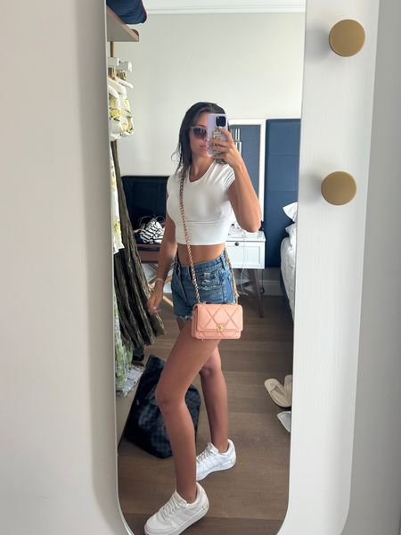 Walking around Italy outfit! 



Denim shorts
White sneakers
Tennis sneakers
Casual outfit 
Europe 
Vacation 
Summer outfit 

#LTKFind #LTKtravel #LTKstyletip