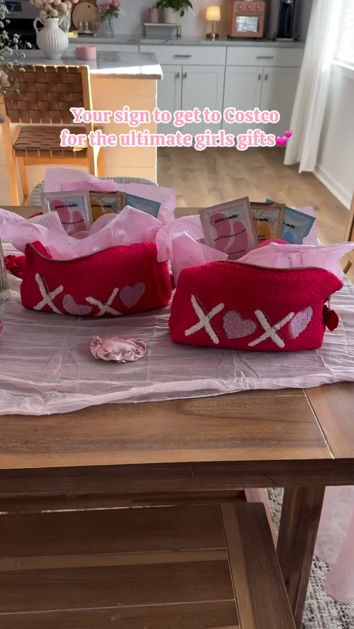 AD Your sign to RUN to @Costco 🏃‍♀️✨ The viral @GraceandStella eye masks are finally here 😍 $13.99 for 24 pairs?! yes please.
From tired under-eyes to instant glow ✨
Perfect for moments of self-care, Galentines with benefits of ingredients to awaken and hydrate, feel luxurious on the skin✨

Head to Costco before they run out! 💕

#graceandstella #skincare #Costco