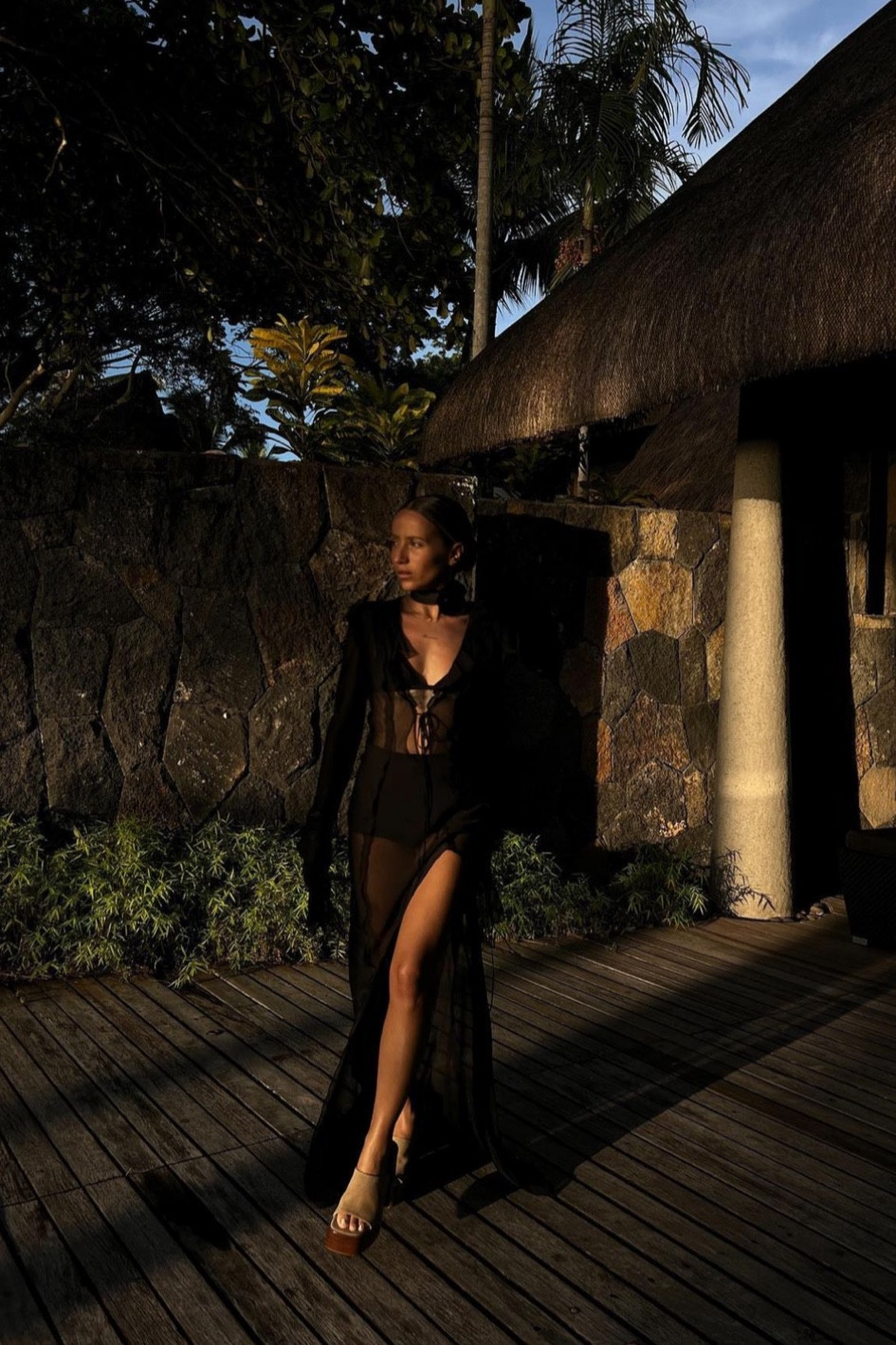 L’été 🌴

robe longue noire en maille transparente, robe de plage, par dessus de maillot, robe de soirée d’été

#LTKunder50 #LTKSeasonal