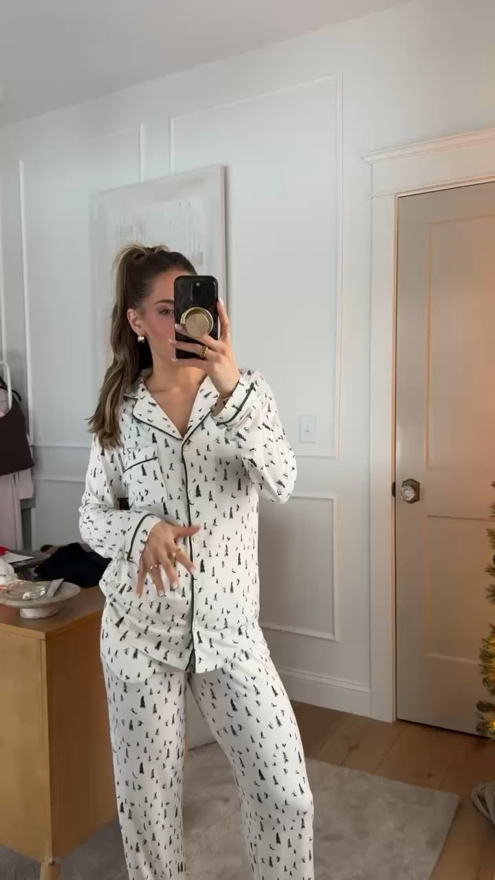 12/10 obsessed!!  I'm wearing an XS 🤩So cute and the fabric is a dream!! 

So many color options and designs to choose from! Will link other non Christmas options. 🫶🏻

 

#LTKHoliday #LTKGiftGuide #LTKSeasonal