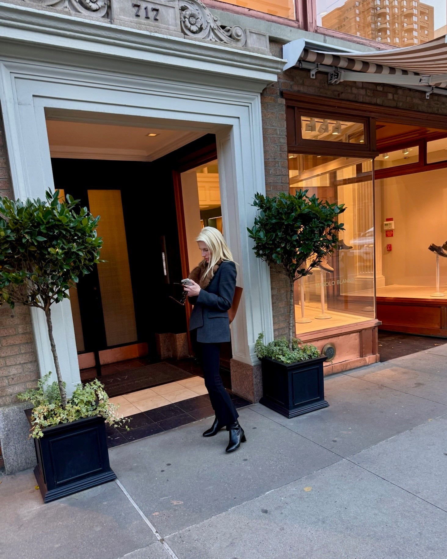 OOTD! The faux fur collar on this Zara blazer is too good.

#LTKootd #LTKdayinmylife #LTKHoliday