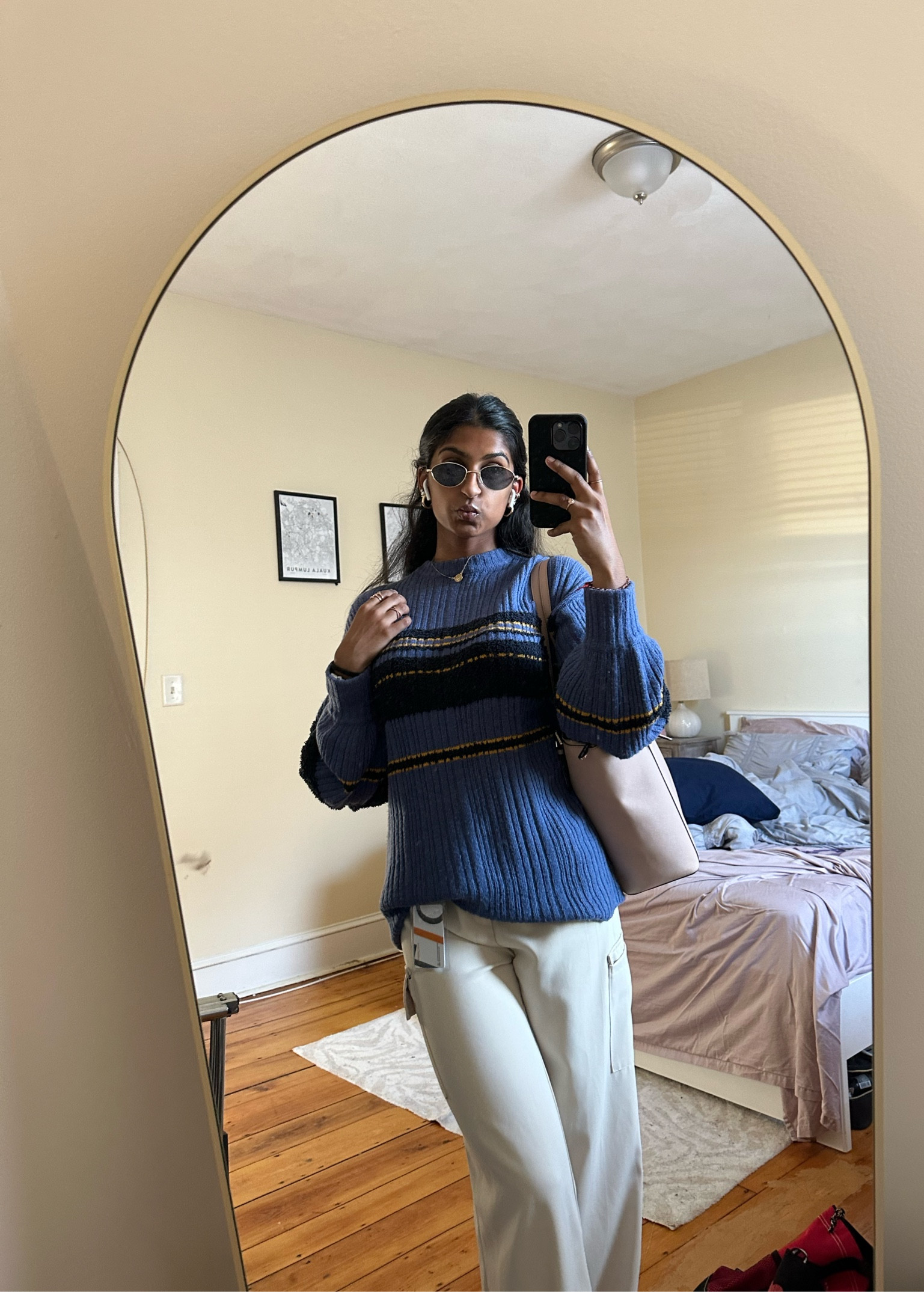 Hadn’t made my bed before the pic 😶 

Urban outfitters women’s striped sweater sunglasses Michael kors purse fashionn

#LTKstyletip