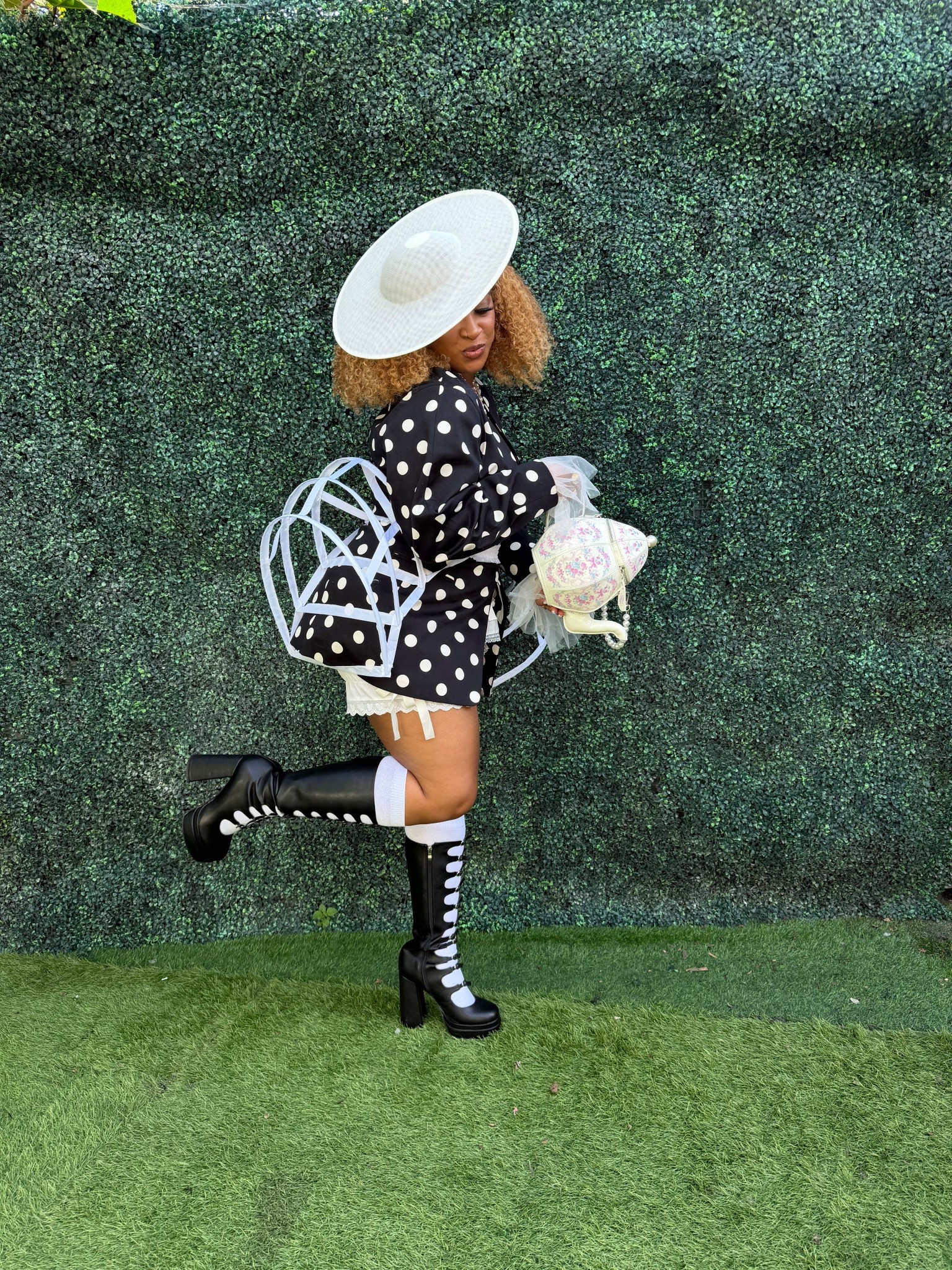 Went to my friends High Tea Galentine’s party and this was my OOTD ✨

Bag is Dolls Kill