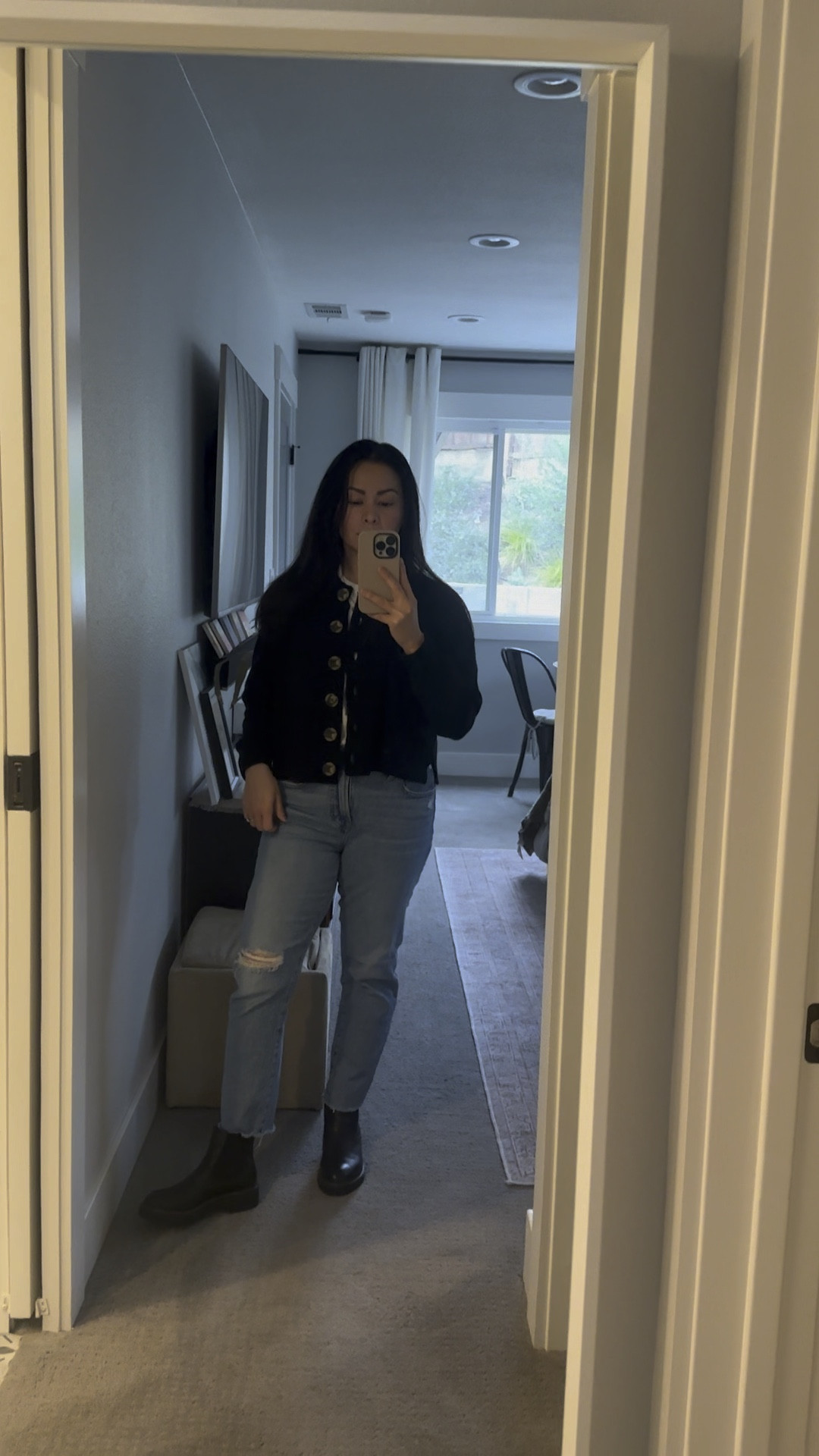 Outfit of the day… love this new cropped cardigan with the cutest buttons. It makes a standard jeans and white t-shirt a little bit more special.


#LTKworkwear #LTKover40