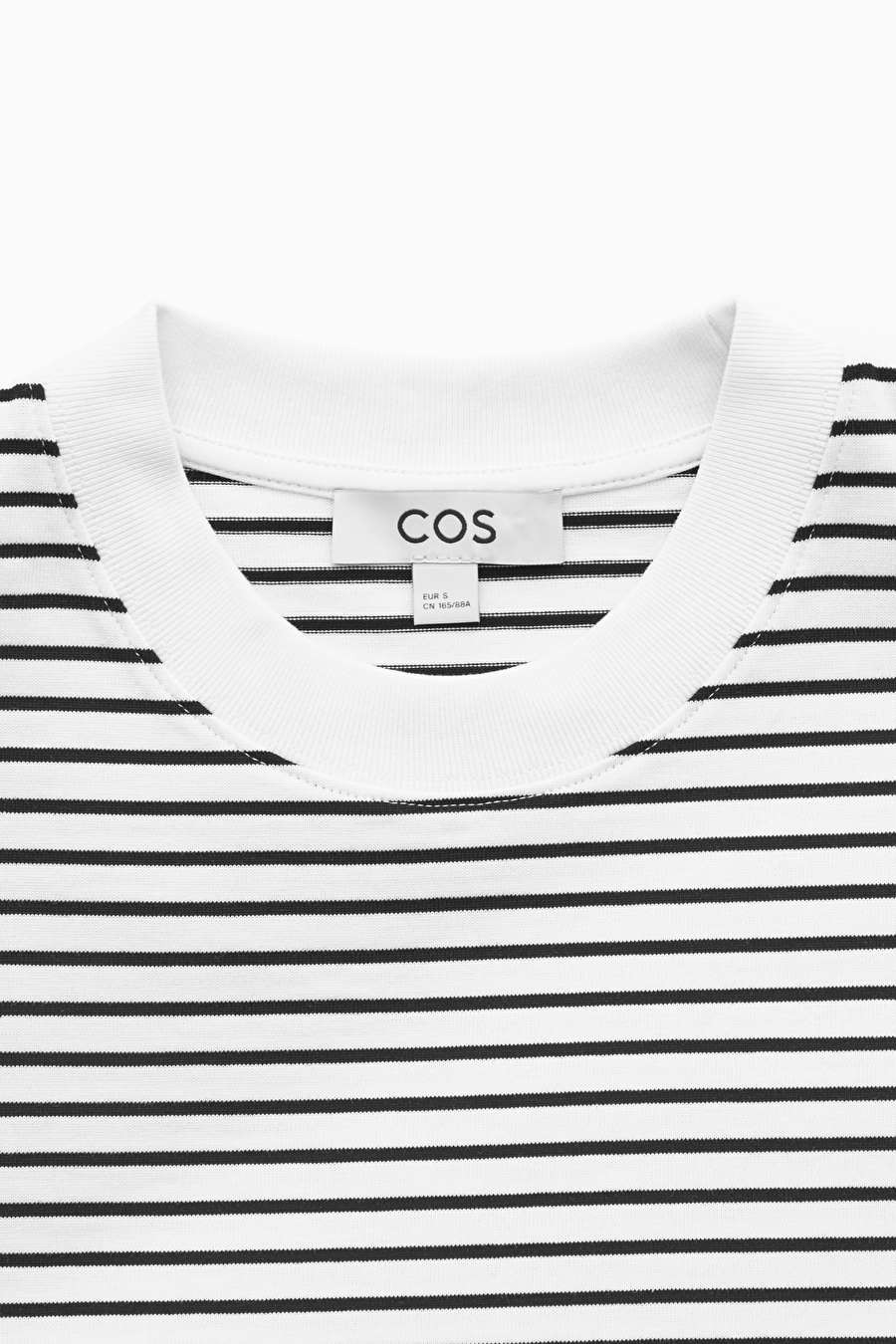 CLEAN CUT T-SHIRT - Off-white / black - COS | COS (EU)