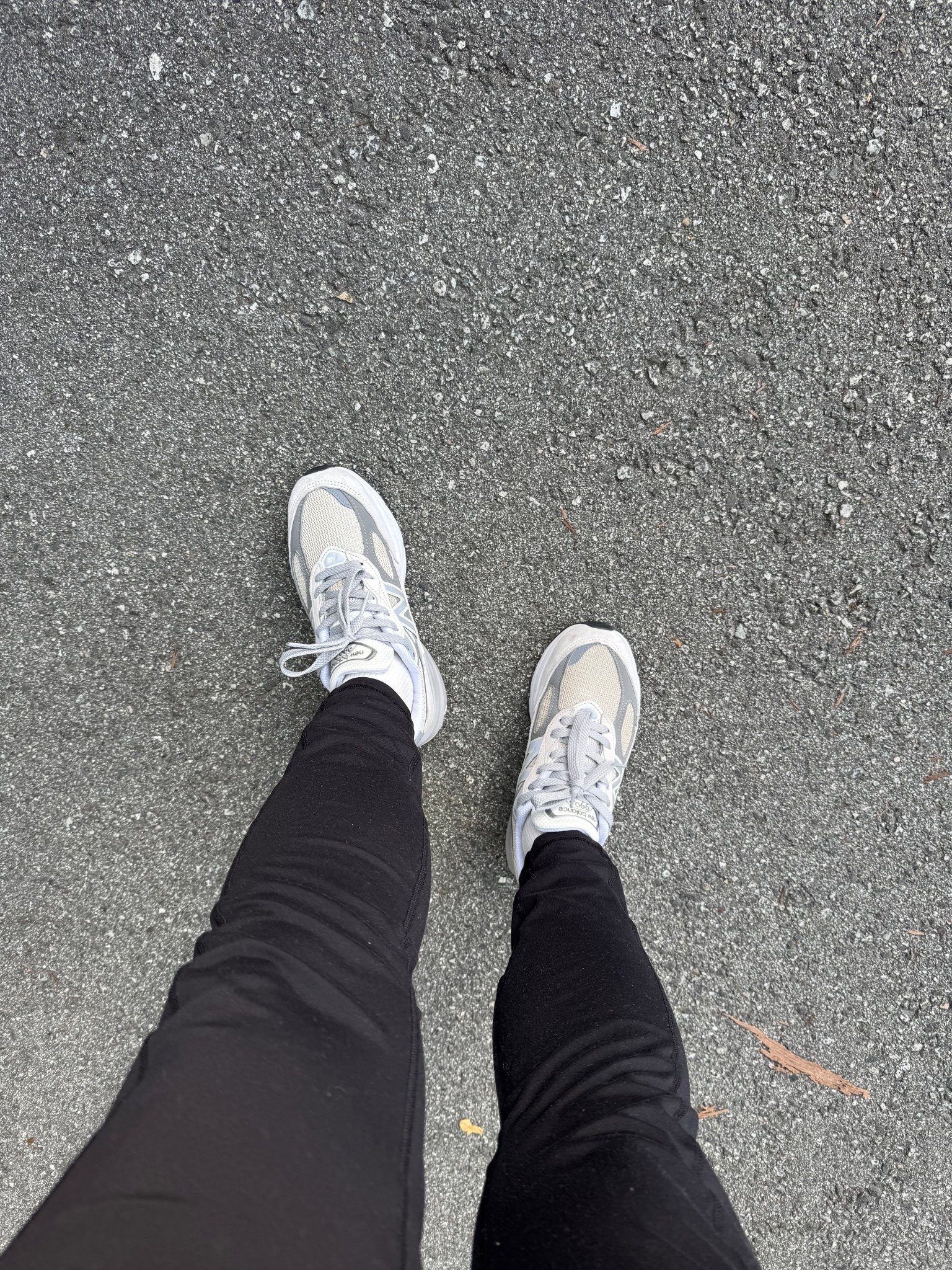 New Balance 990v6

One of the best performance/running sneakers. They work great for standing long hours at work, running or long walks. 

#LTKWorkwear #LTKfitnessgoals #LTKmorningroutine