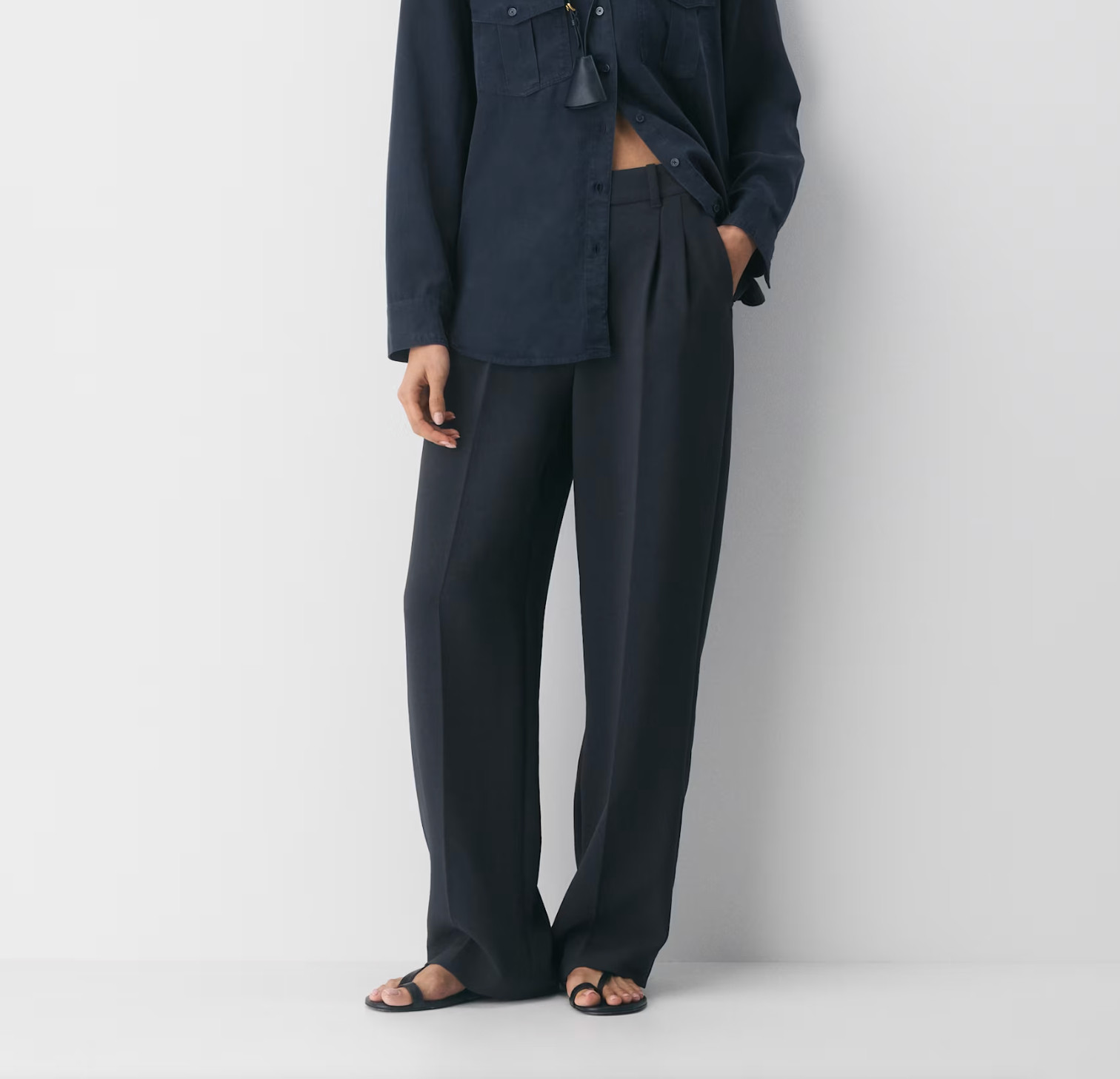 The viral trousers that actually live up to the hype. Perfect for work-to-weekend.

#LTKworkwear #LTKstyletip #Aritzia 

 
