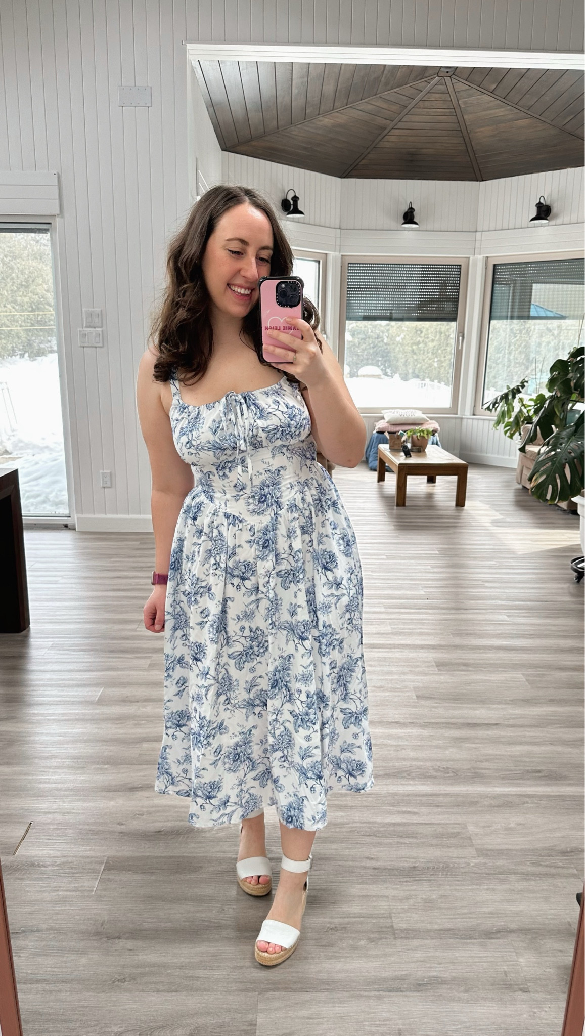 A pretty milkmaid style sun dress - perfect for springtime! 🌸🌷🌼