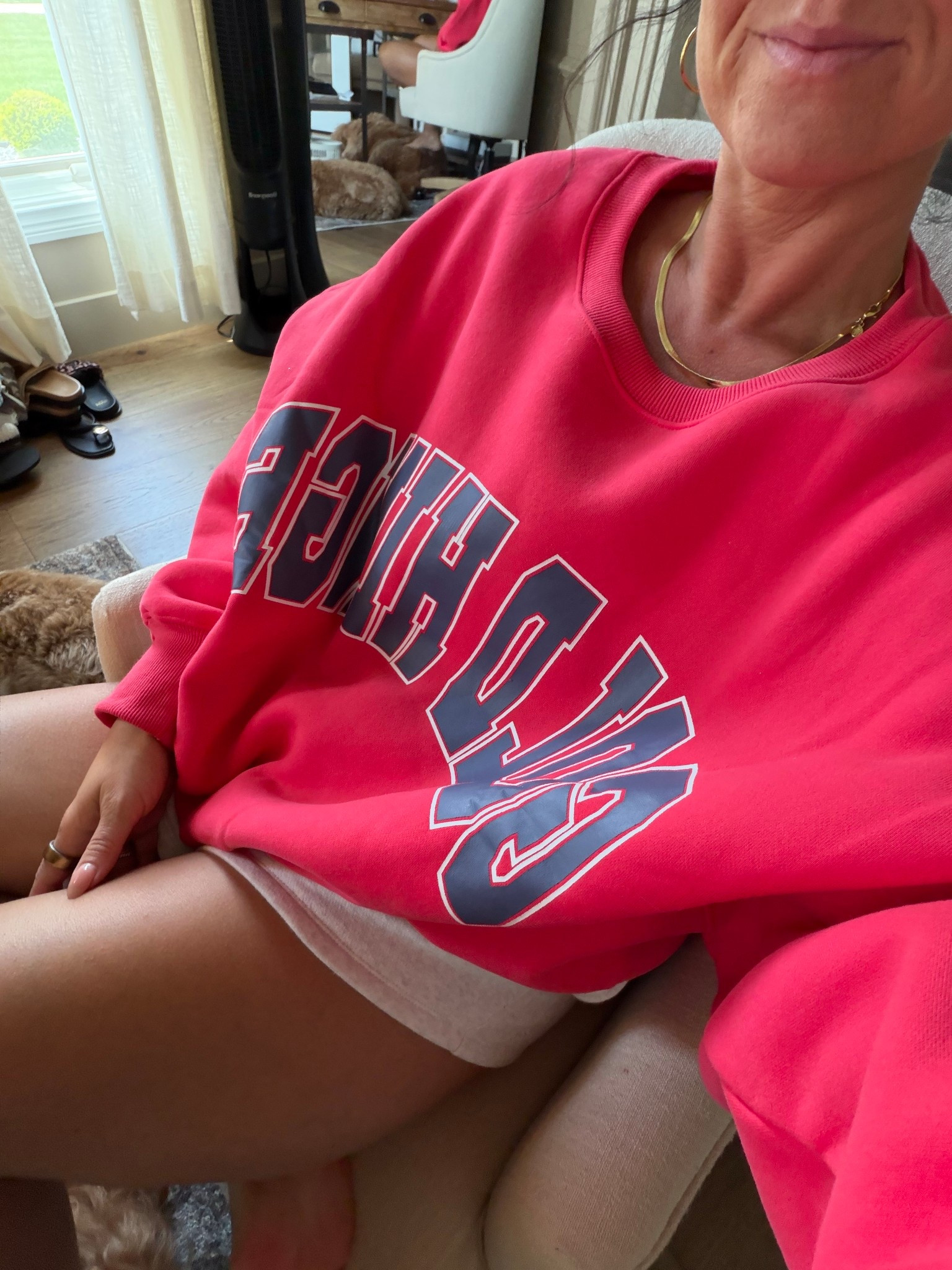 New color in my gold hinge crewneck ✨

#LTKmomlife #LTKgrwm #LTKootd