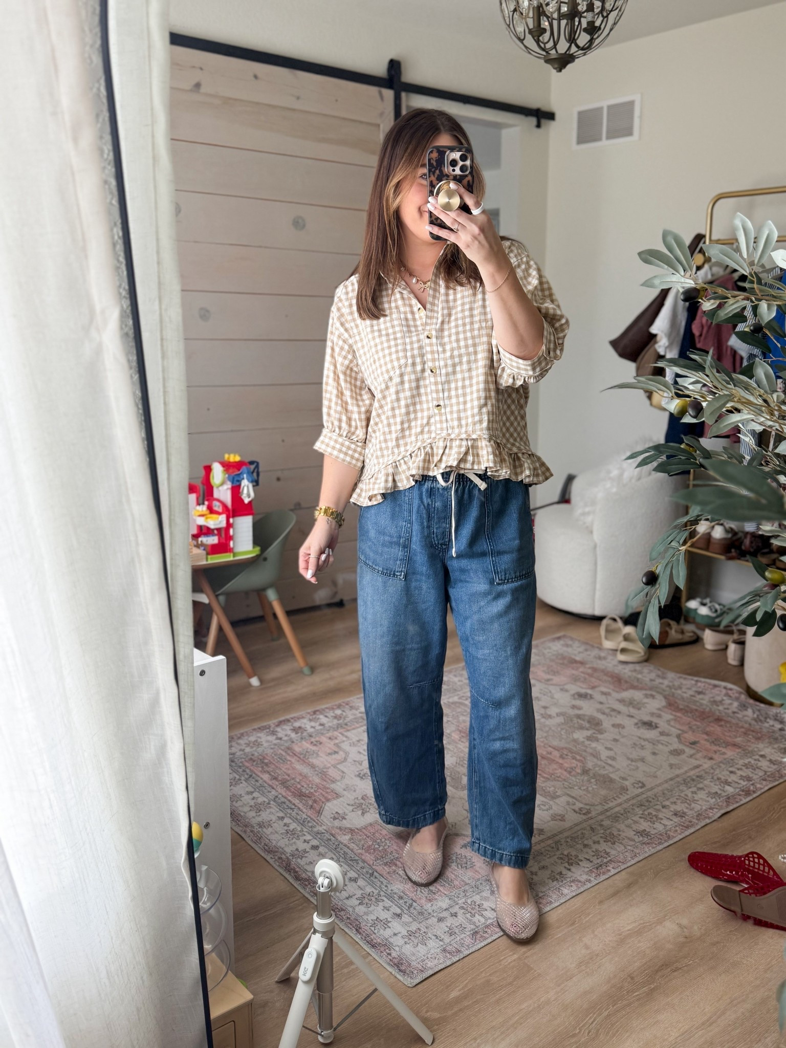 Ruffle hem button up size large and loose barrel jeans size large (a little big but not terrible wit the drawstring) 

#LTKMothersDay #LTKmomlife #LTKMidsize