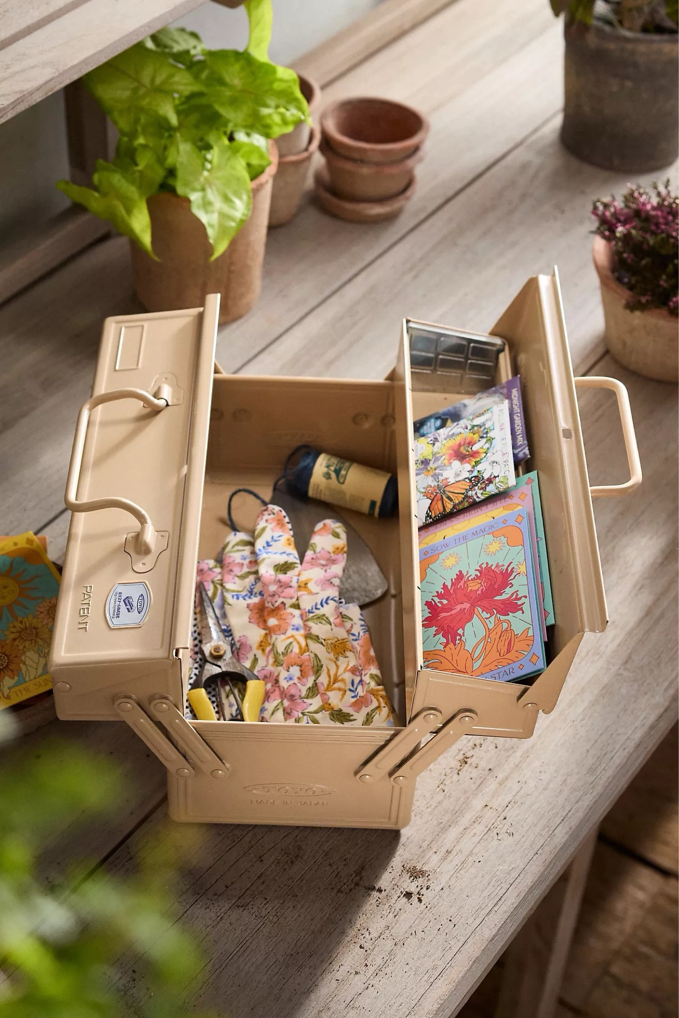 Keep your seeds dry and pest-free with this premium storage box, crafted by Toyo Steel in Japan. Designed with gardeners in mind, this box features fold-out cantilevered shelves for effortless organization.

🌟 Key Features:
- **Material**: High-quality steel
- **Design**: Fold-out cantilevered shelves for easy access and organization
- **Origin**: Made in Japan by Toyo Steel

About Toyo Steel:
Since 1969, Toyo Steel Company Ltd. has been a trusted name in Osaka, Japan, renowned for producing high-quality tool and utility boxes. Their commitment to excellence ensures durability and reliability for both home and professional use.

Elevate your gardening game with the Toyo Steel Seed Storage Box – the ultimate companion for every green thumb! 🌼

#GardenersEssential #ToyoSteel #SeedStorage #MadeInJapan #GardenOrganization #QualityCraftsmanship