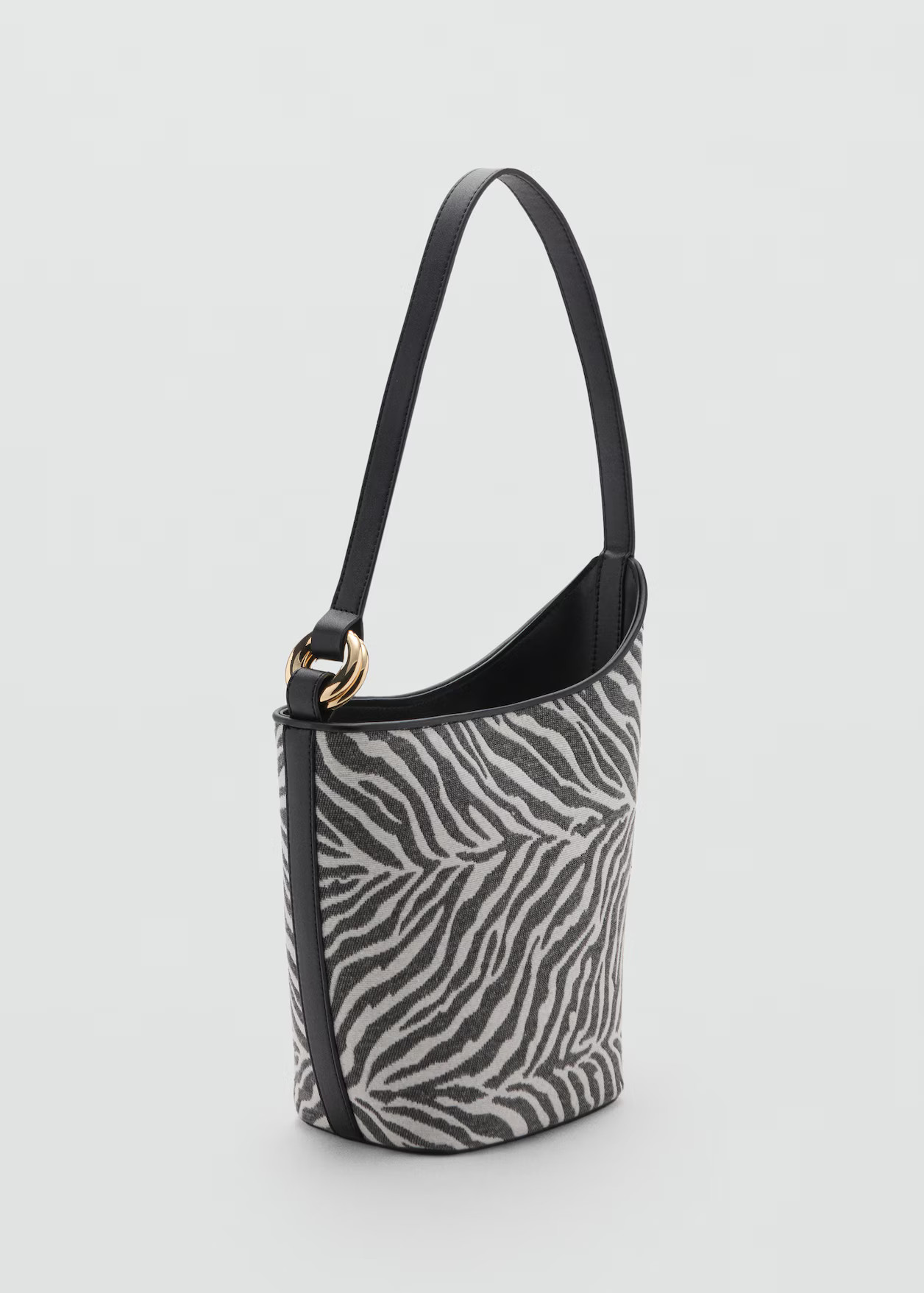 Large zebra-print bucket bag - Women | MANGO United Kingdom | MANGO (UK)