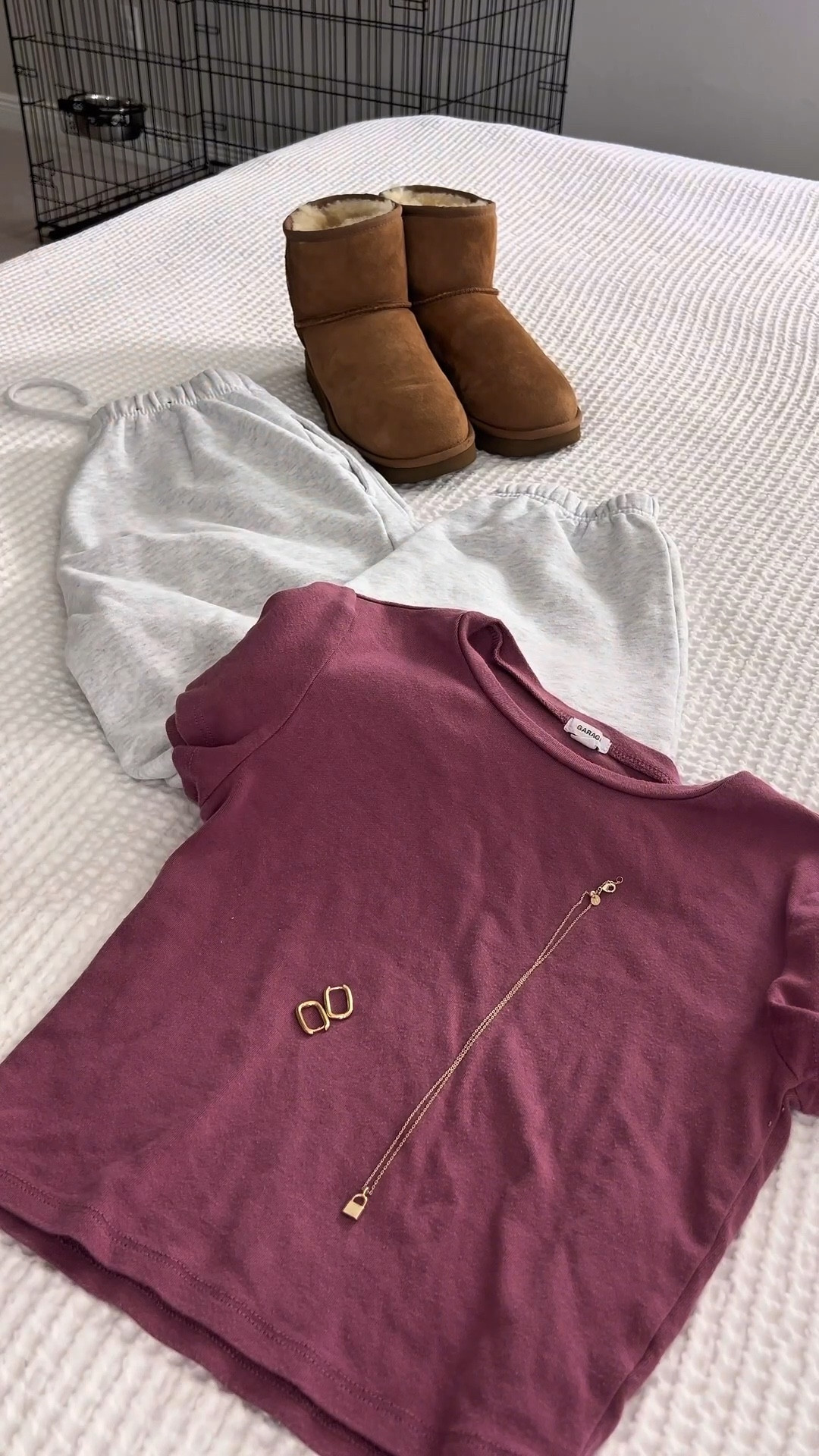 Lazy day look but make it luxe ☁️
 Classic UGGs paired with grey sweats, and a baby tee. Cozy, comfy, and effortlessly cool 🤍
#UGGSeason #AutumnOutfit #CozyChic #OffDutyLook #LoungewearGoals #NeutralAesthetic #FallVibes #EverydayStyle

#LTKSeasonal #LTKautumn #LTKSaleAlert