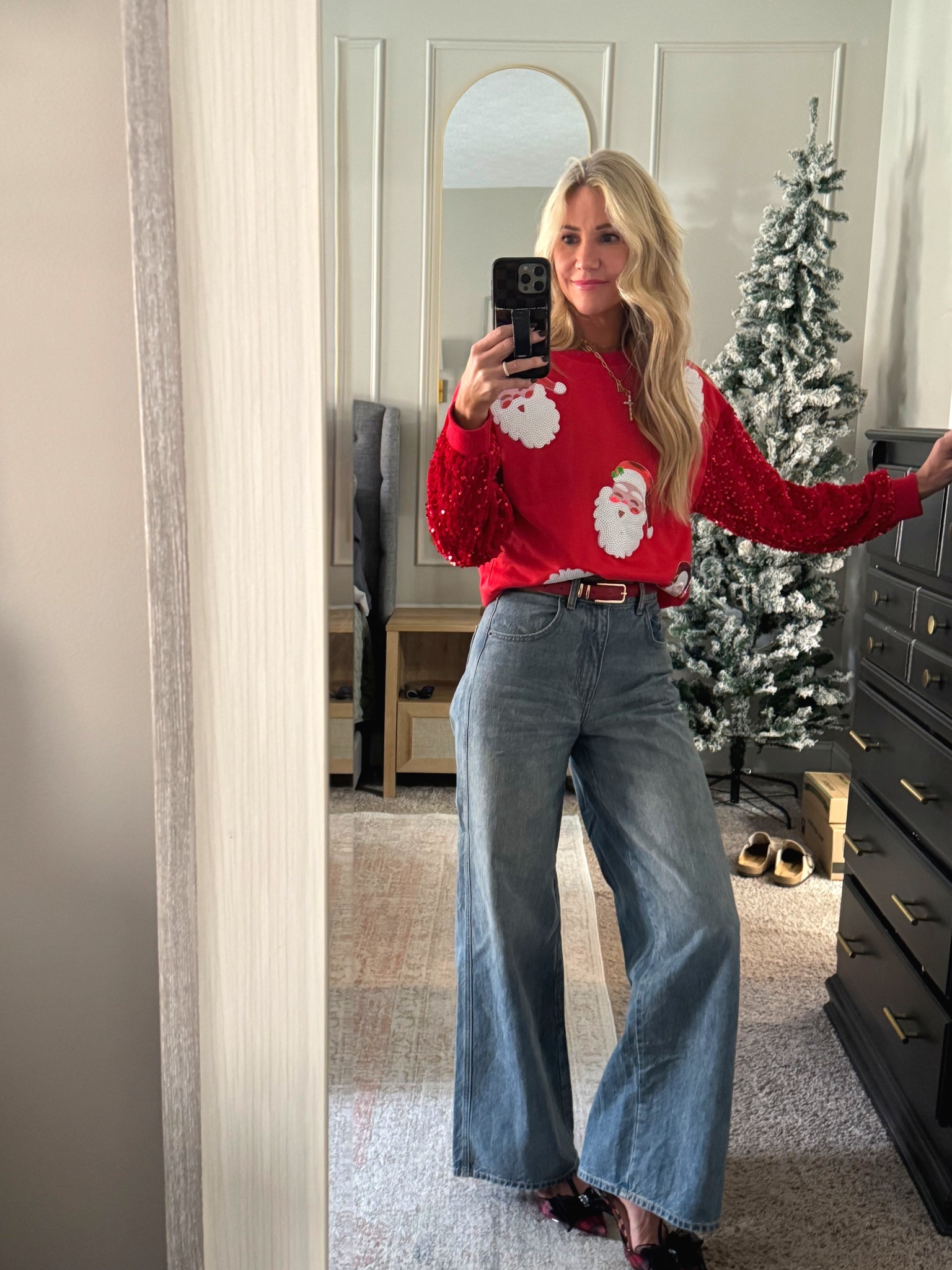 Christmas sweatshirt, Christmas day, outfit, festive sweatshirt, Christmas sweater

#LTKSeasonal #LTKOver40 #LTKHoliday