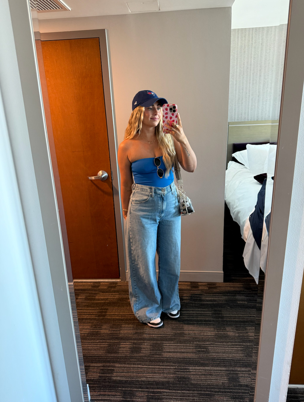 OOTD! ✨💙 Obsessed with these Levi jeans- they are so flattering. 

 #LTKStyleTip #LTKShoeCrush