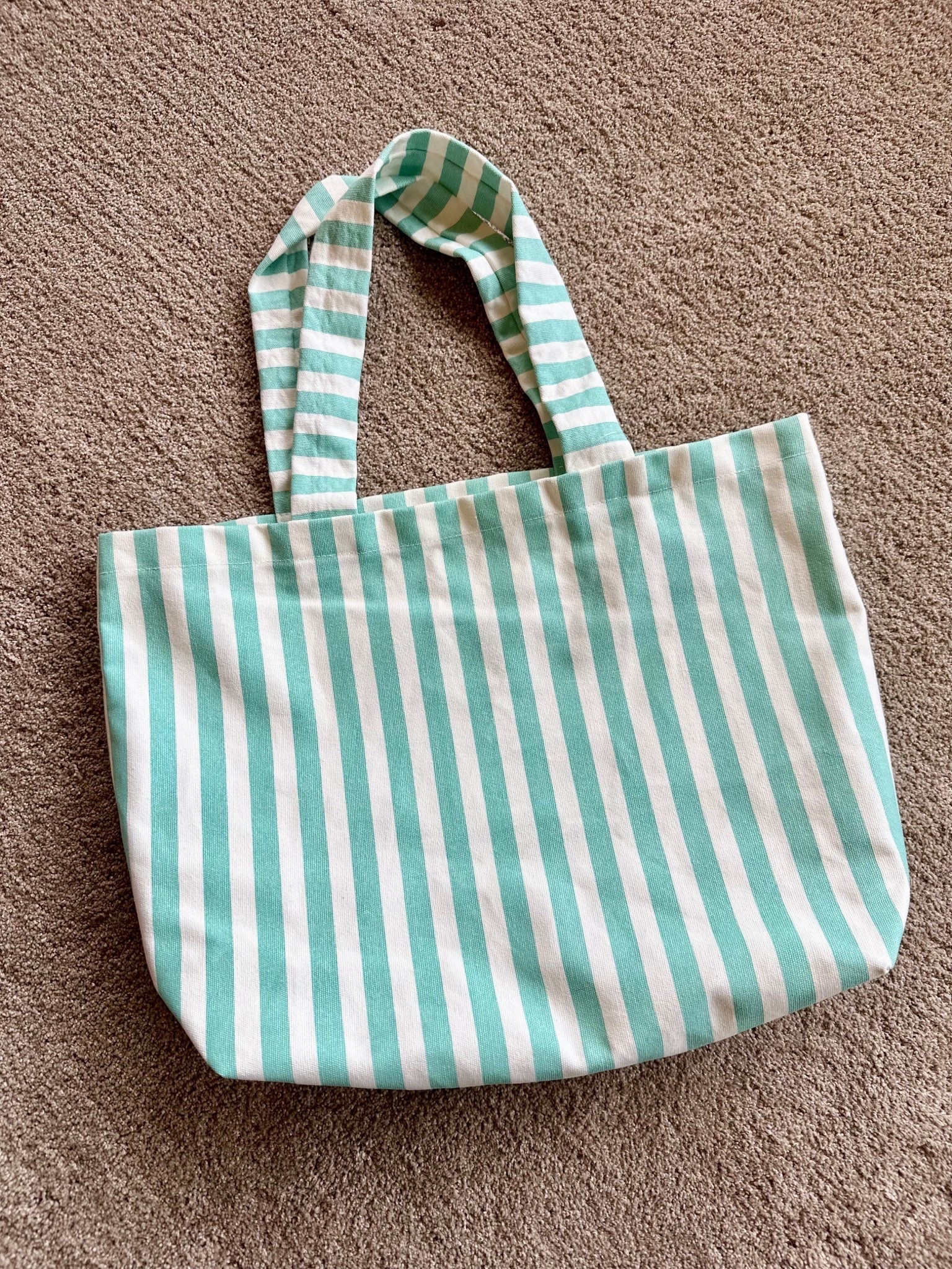 Got myself a new beach striped tote bag!! ☀️ perfect for beach vacation or going out on the boat! 
Also has an interior pocket!
I love using these bags for going anywhere in general really! 😆
Comes in a few other colors too! ♥️♥️
#target #tote #bag #totebag #summer #beach #vacation #boating 


#LTKTravel #LTKFindsUnder50 #LTKSeasonal