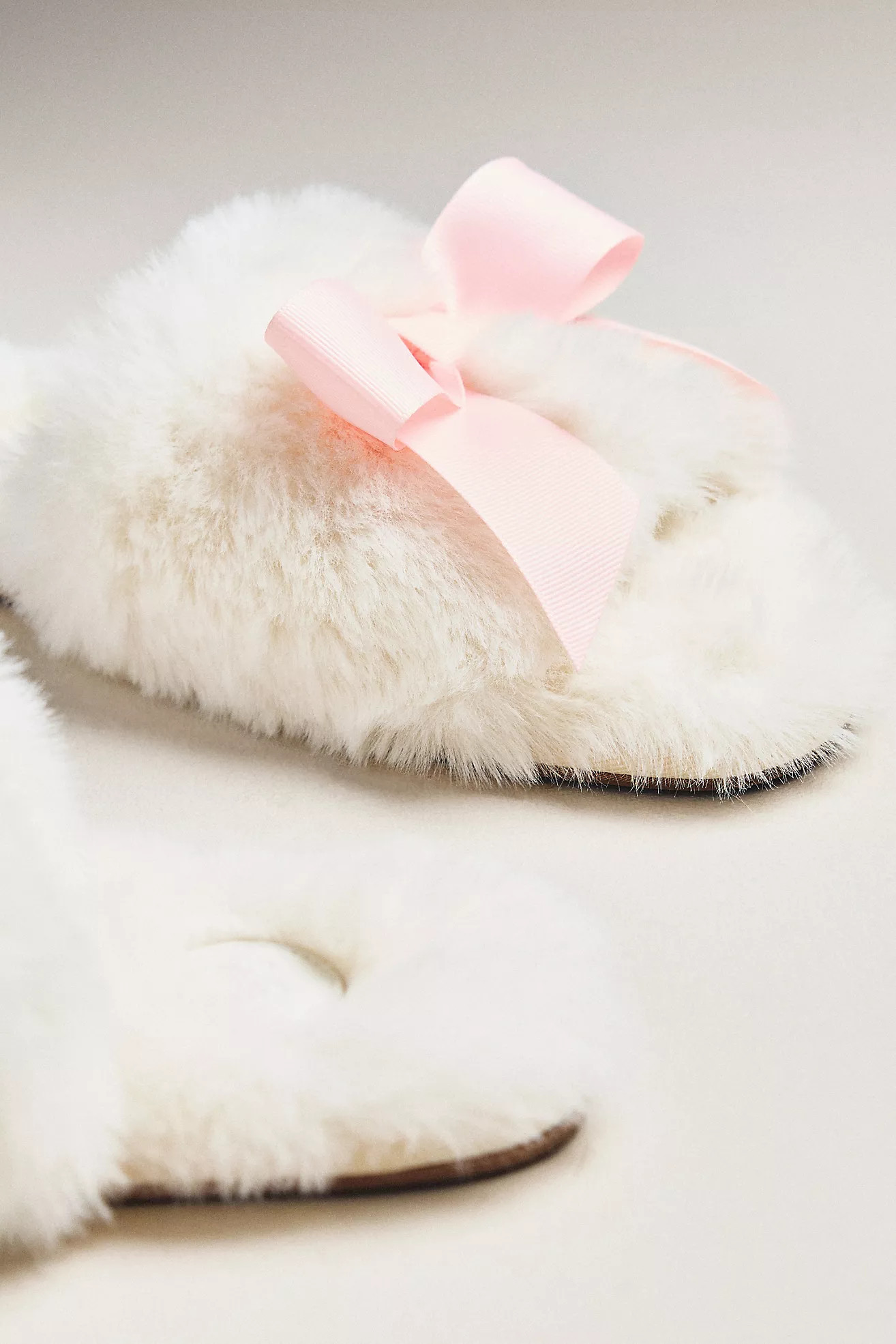 Maeve Faux-Fur Open-Toe Bow Slippers | Anthropologie (UK)