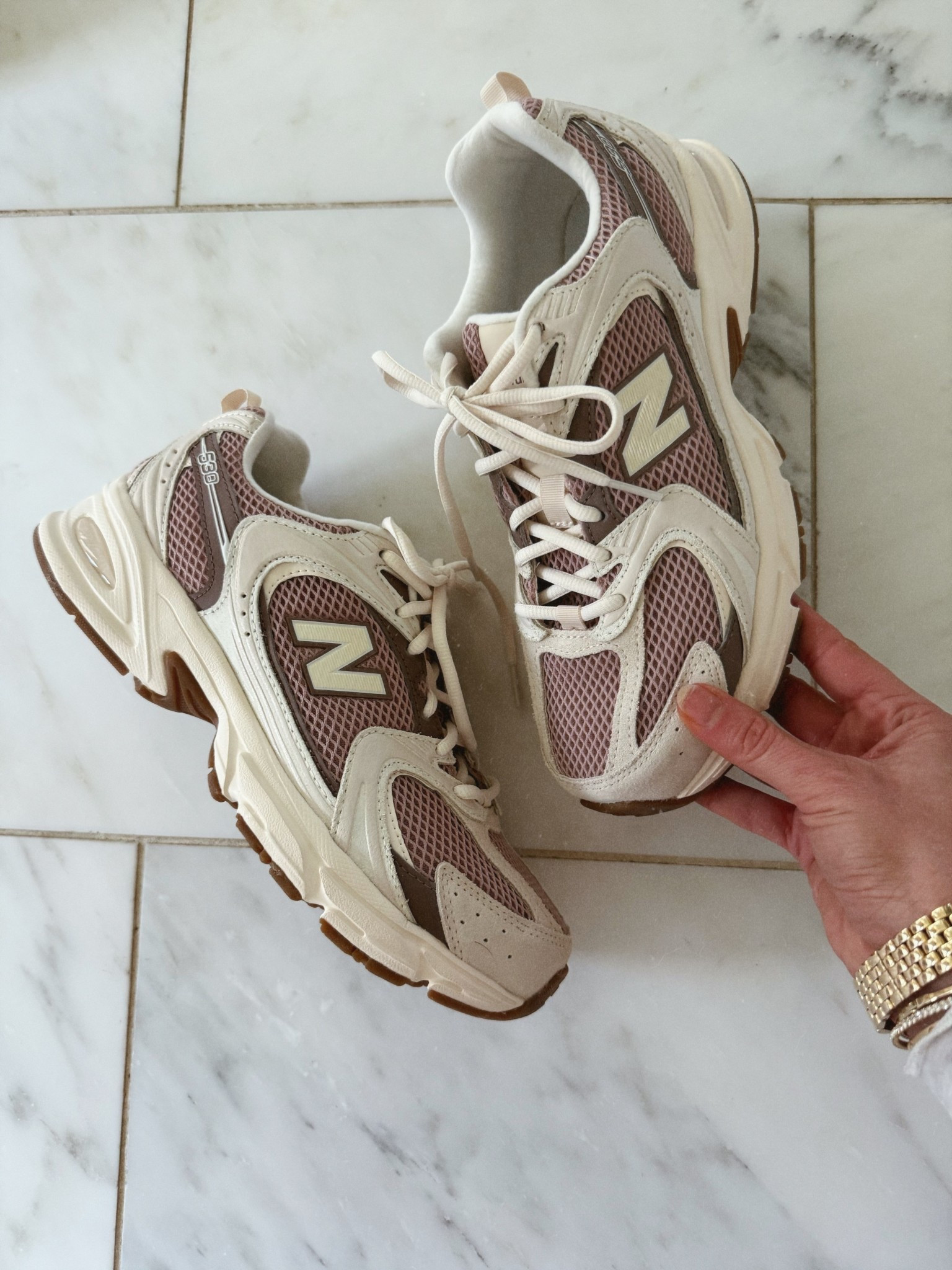 One of my favorite comfortable walking sneakers, leisure sneakers