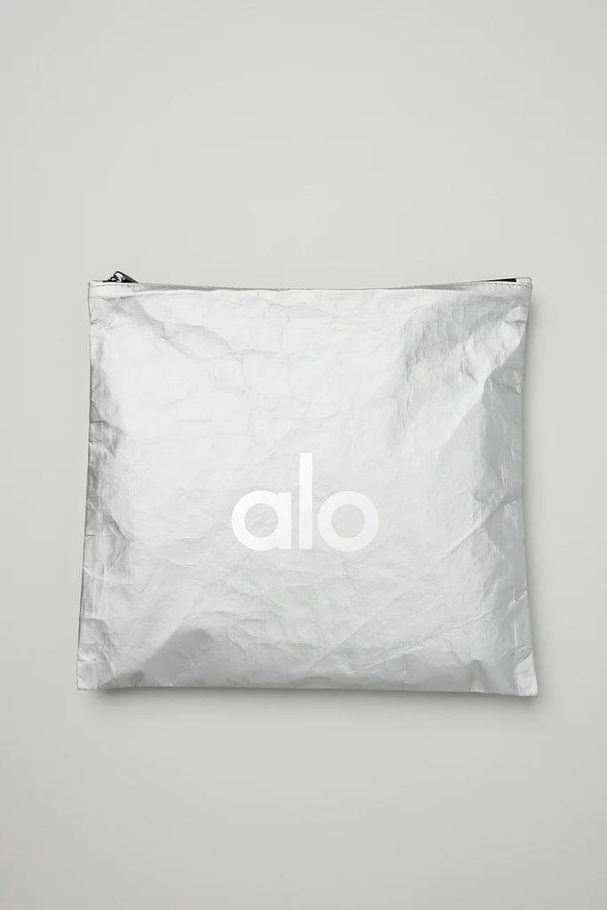 Keep It Dry Fitness Zip Pouch - Silver Foil | Alo Yoga
