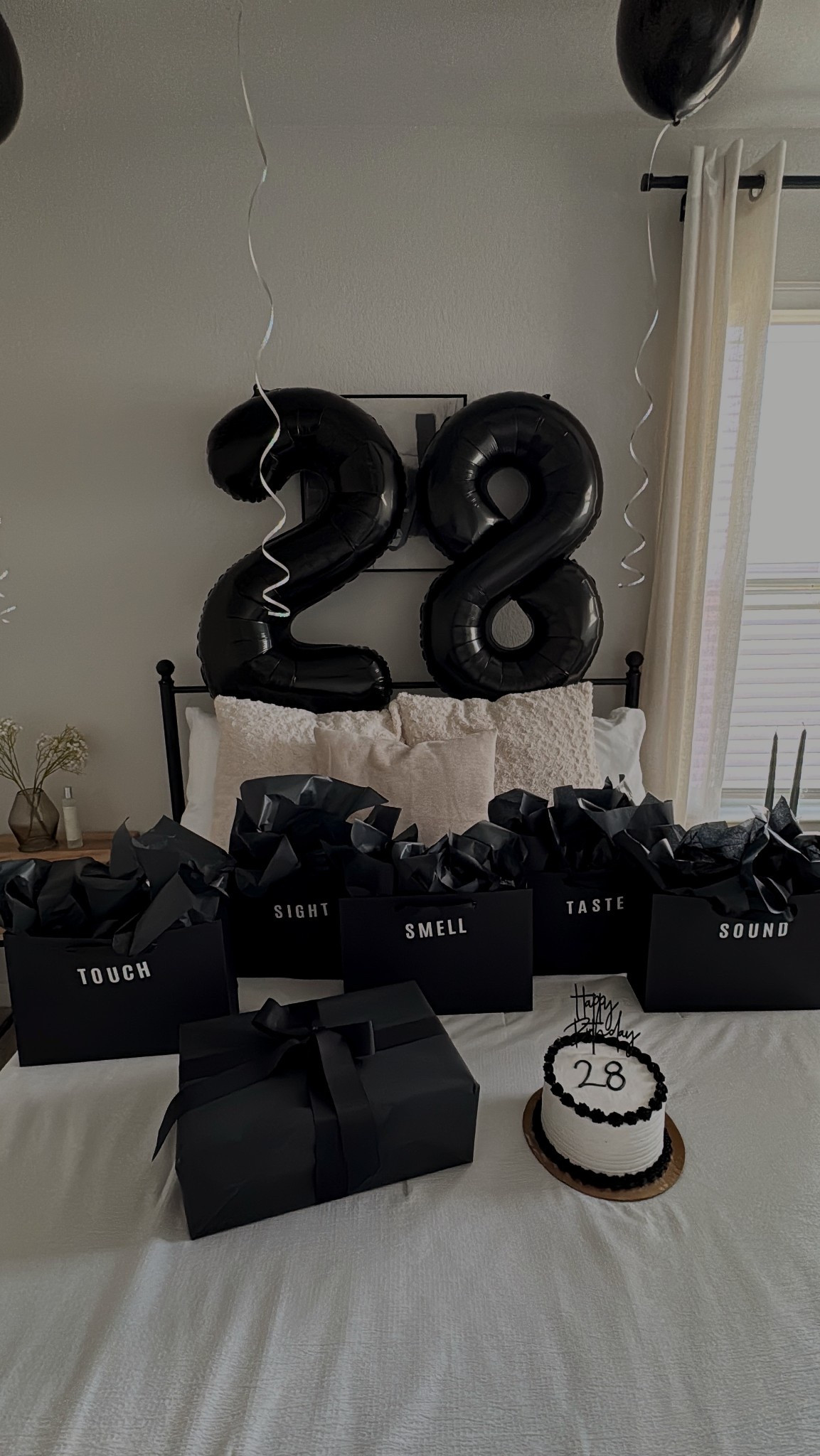 His birthday decor 💙 #28thbirthday #birthdaygiftideasforhim #5sensesgifts 