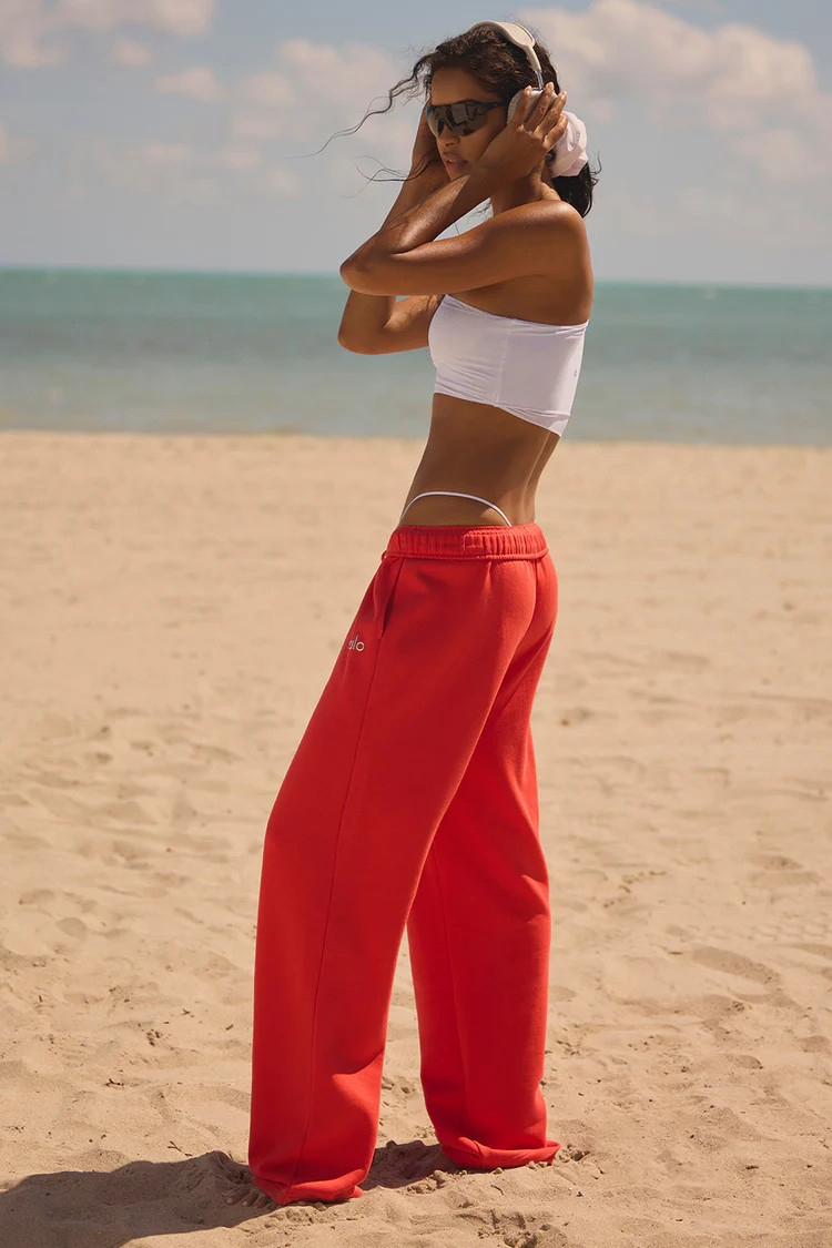 Accolade Straight Leg Sweatpant - Red Hot Summer | Alo Yoga (US)