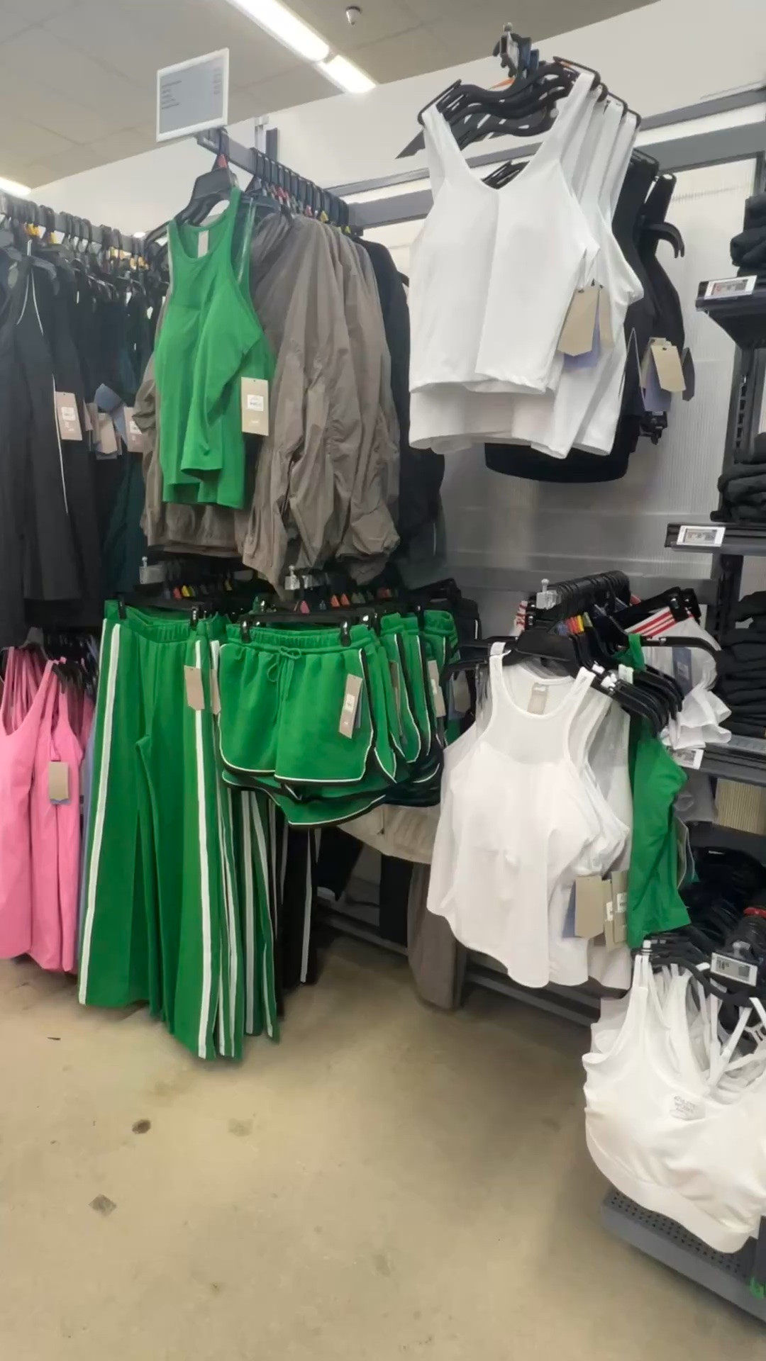 Walmart Avia doesn’t miss! This green set is everything.
