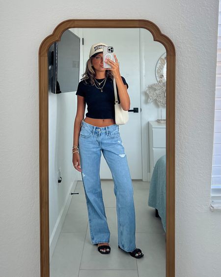 spring/summer outfit ideas from Hollister. code HCOMCKENZIE for an EXTRA 20% off (code is stackable)

sizing: 
000 regular in straight leg jeans (5’2 24 inch waist) 
XS in baby tee 