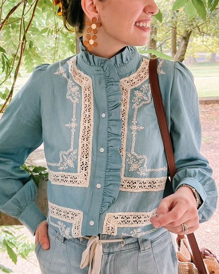 Chambray Embroidered Sezane Shirt 🩵

Chambray top, denim shirt, summer top, floral earrings, wide leg jeans, joes jean, sezane blouse, travel outfit 

#LTKTravel #LTKSeasonal #LTKStyleTip