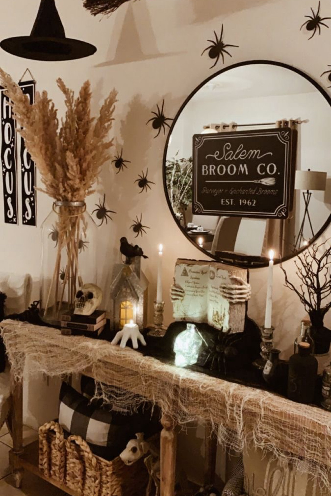 Halloween entryway INSPO✨🦇 #halloweentabledecor #halloweenentrywaydecor #fallentryway #falldecor

#LTKSeasonal #LTKFallSale #LTKHome