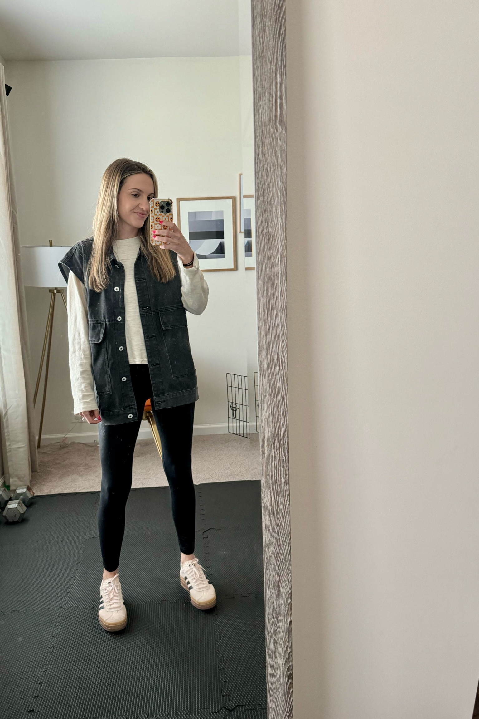 cozy mom weekend outfit 🖤🐼♣️

#LTKSeasonal #LTKstyletip #LTKfindsunder50