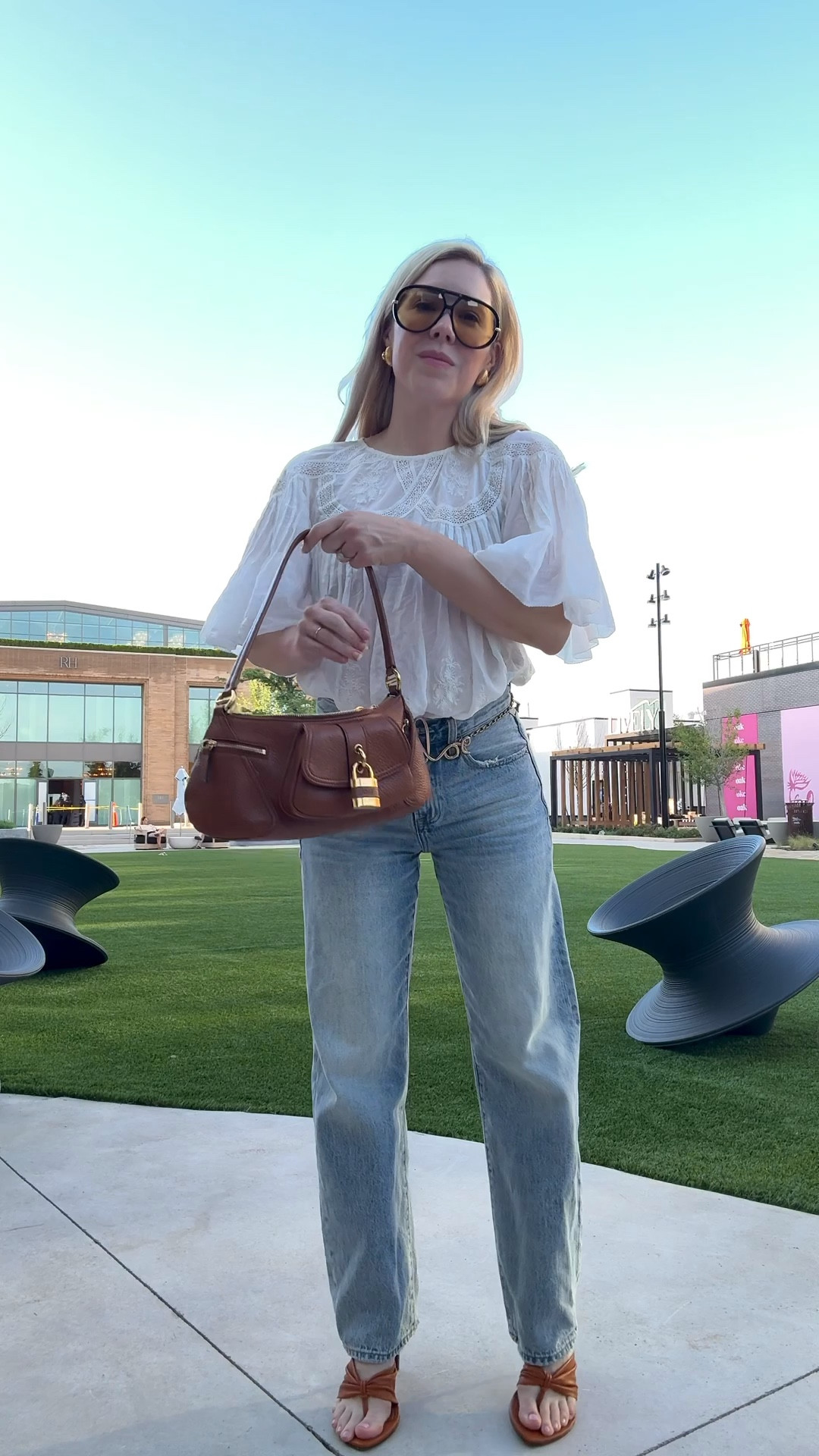 These are my favorite barrel jeans 
Jeans
White top
Lace top


#LTKSeasonal #LTKdayinmylife