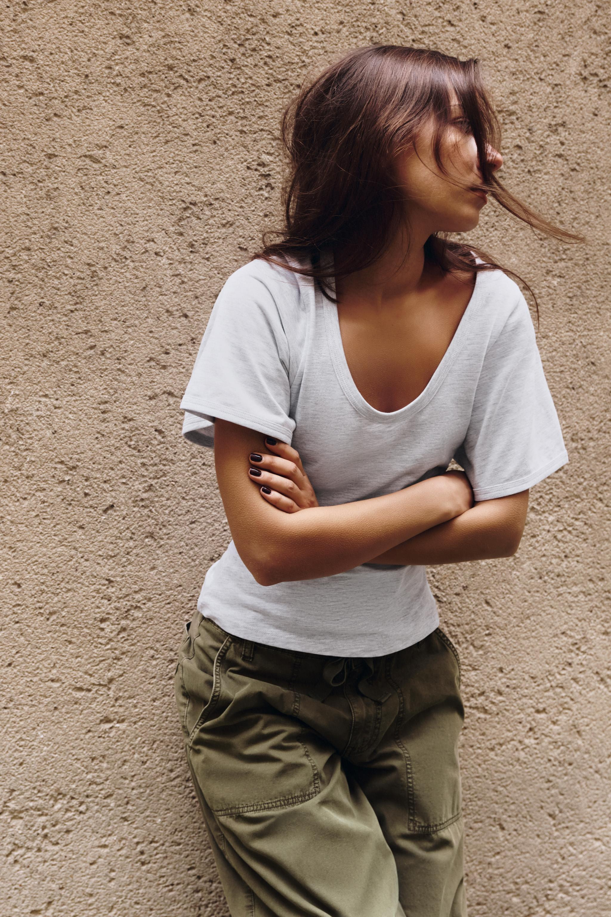 SLIM FIT - FUNNEL NECK - REGULAR LENGTH - SHORT SLEEVECotton blend T-shirt with a funnel neck and... | Zara UK