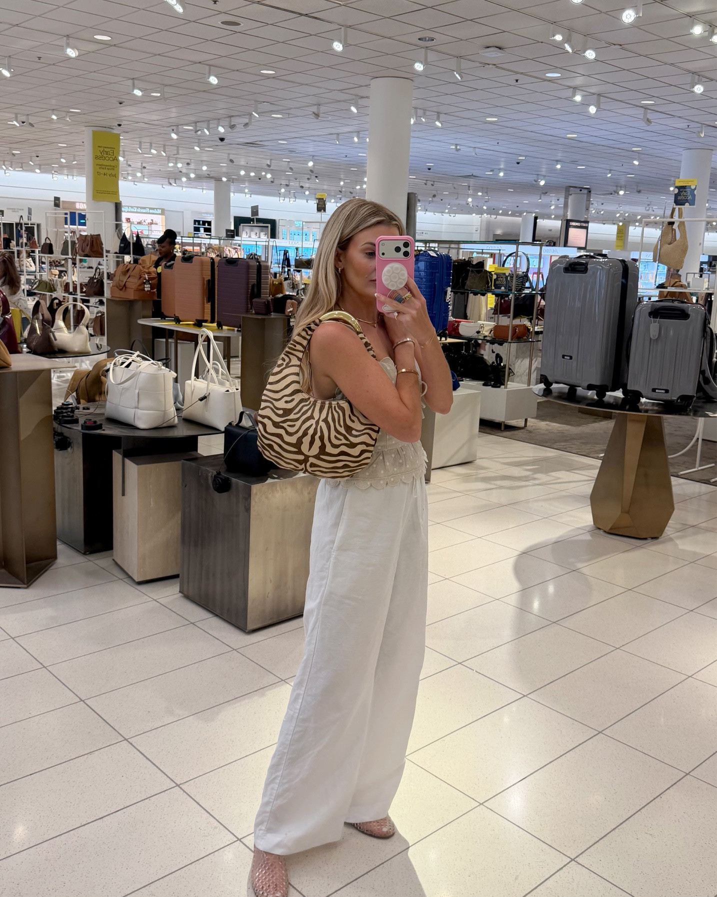favorite purse from the sale! the style is absolute perfection, and I love the print for fall. will look so cute with a ton of different outfits! 

nordstrom sale, nsale, on sale, tending, fall trends, fall accessories

#LTKSeasonal #LTKSaleAlert