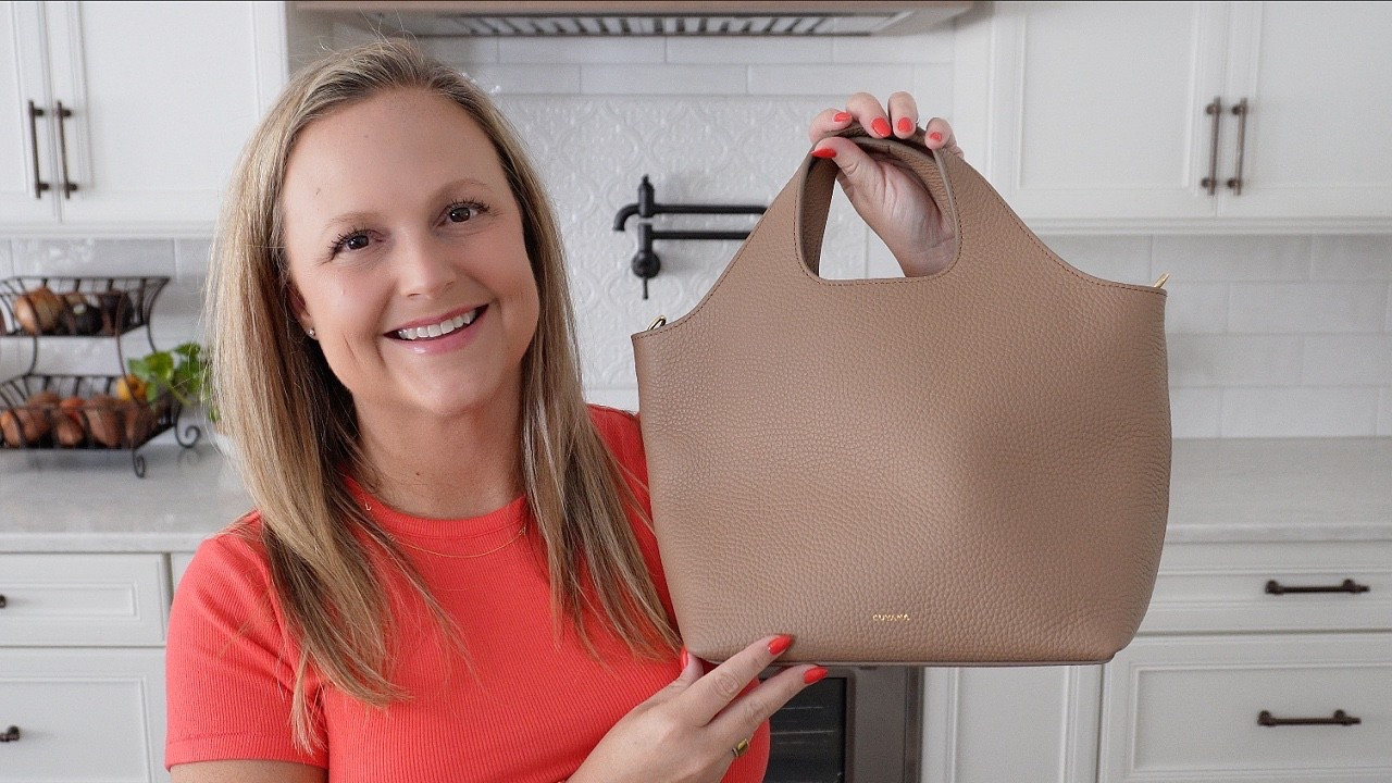 What’s in my bag! Cuyana Small System Zipper Tote 

#LTKdayinmylife #LTKootd #LTKOver40