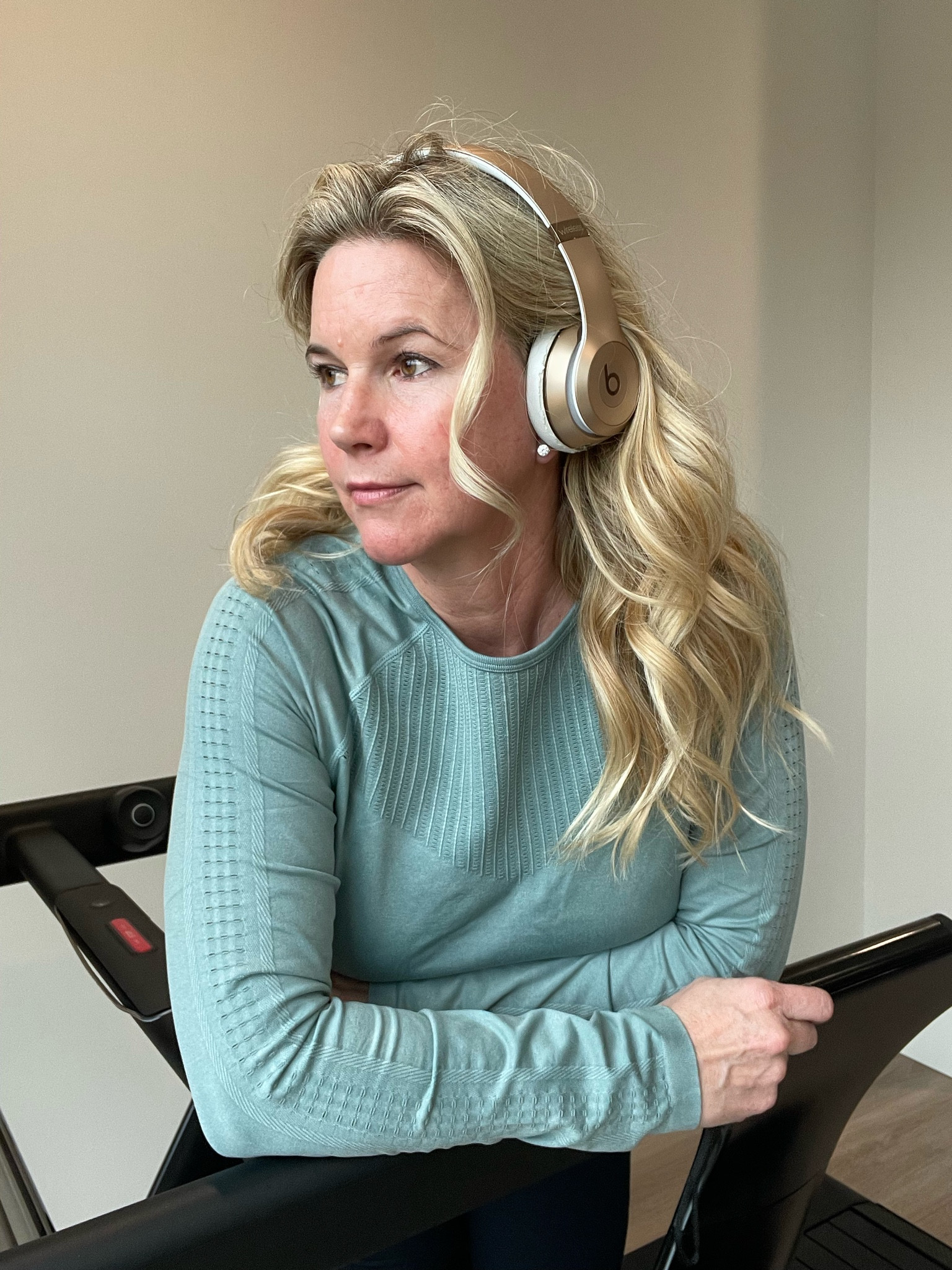 Love this long sleeve workout top by fabletics. For size reference I am wearing a large;)

#LTKfindsunder100 #LTKfitness #LTKMostLoved