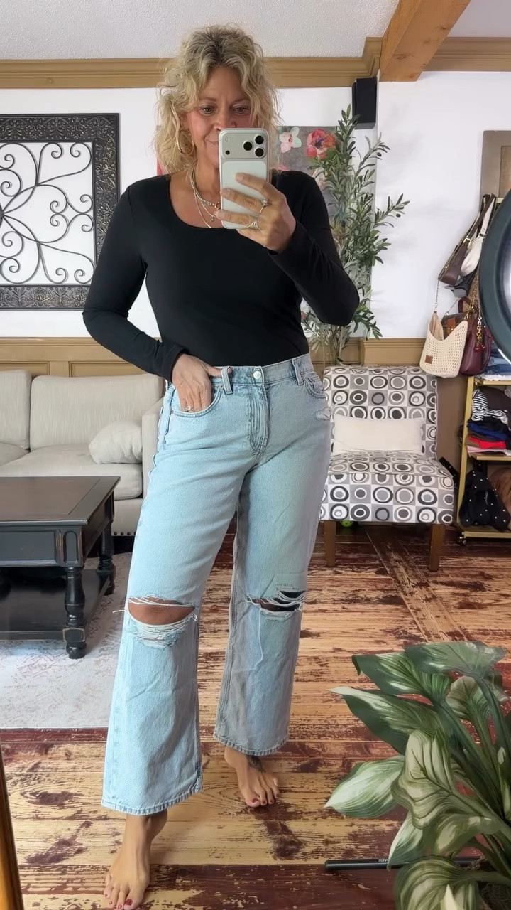 Strigid distressed Jean size 10; top size large

#LTKootd #LTKOver40 #LTKMidsize