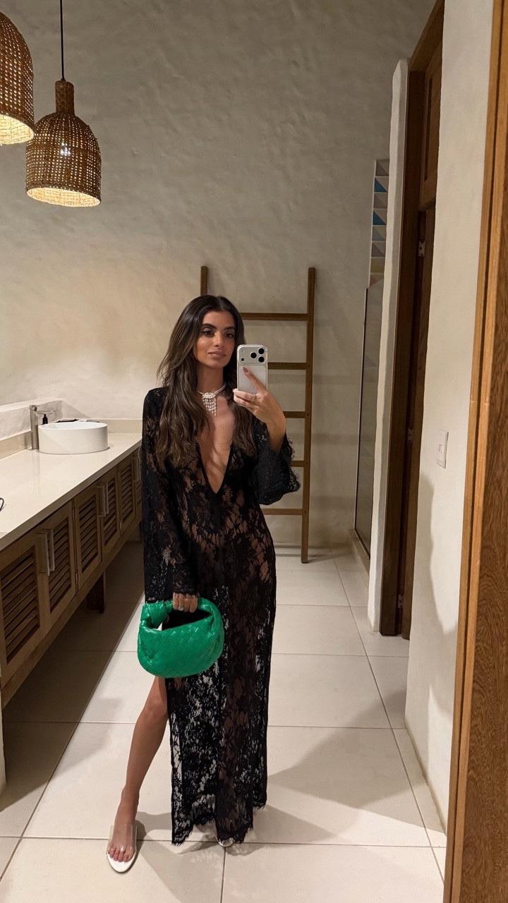 Night 1 in Sayulita🌴🖤

#outfitofthenight #ootn #resortstyle #vacationoutfits #vacationlookbook #outﬁtinspo