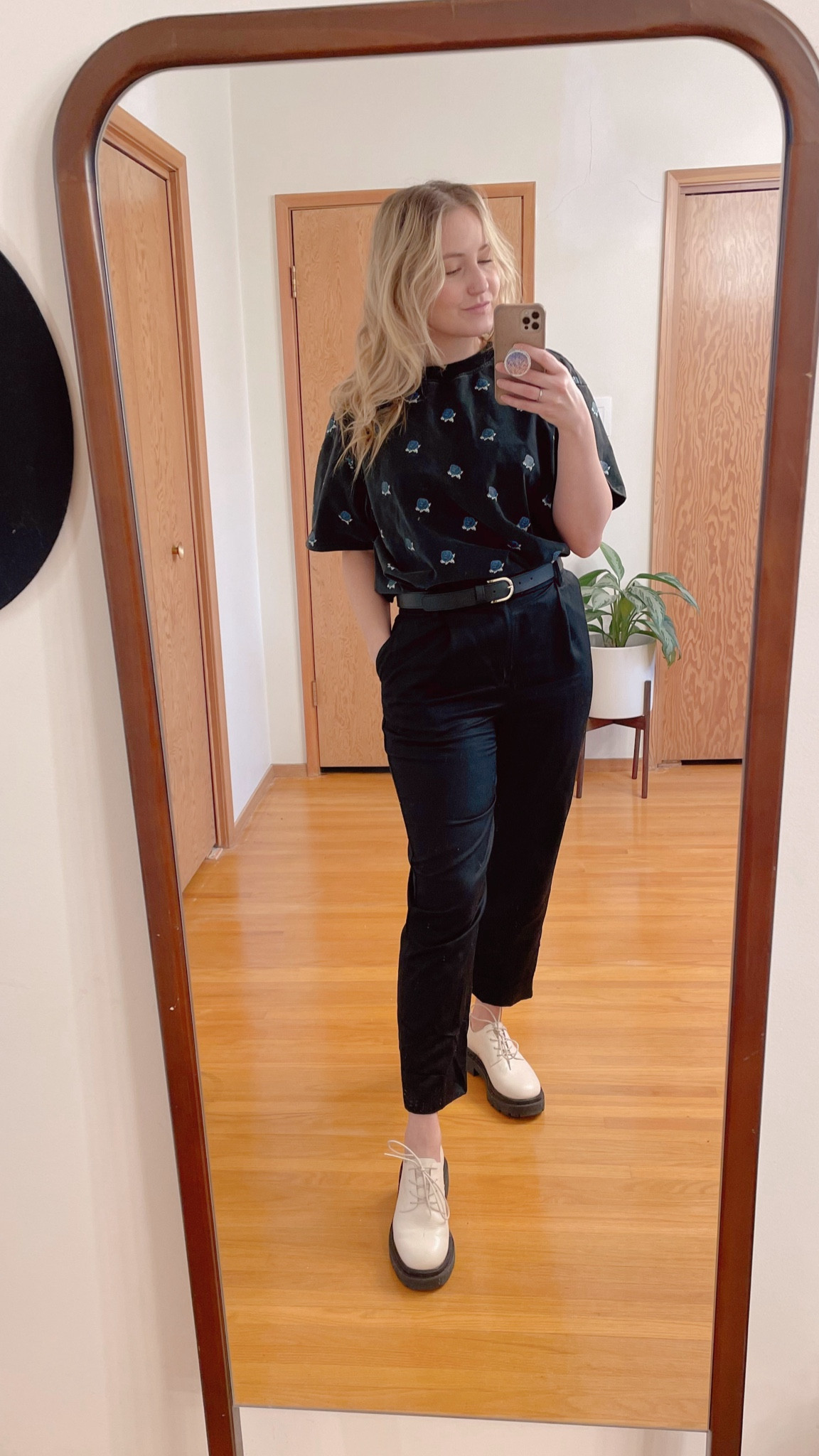 Cost-per-wear is key when building a sustainable wardrobe. It’s not about finding cheaper clothing. It’s about finding classic to you pieces that are high quality so you can get more wear out of them across all looks. The more you wear it, the lower the cost-per-wear goes down. These Kotn Trousers are at a CPW are at $4.70 as I’ve worn them approximately 40 times since purchasing them about 10 months ago! And they look brand new (maybe need an iron 😹)!